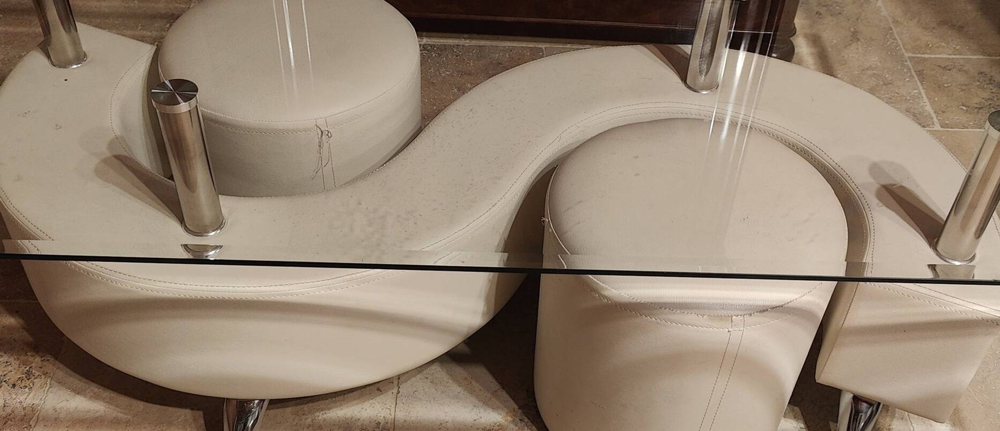 Yin yang design coffee table + poufs