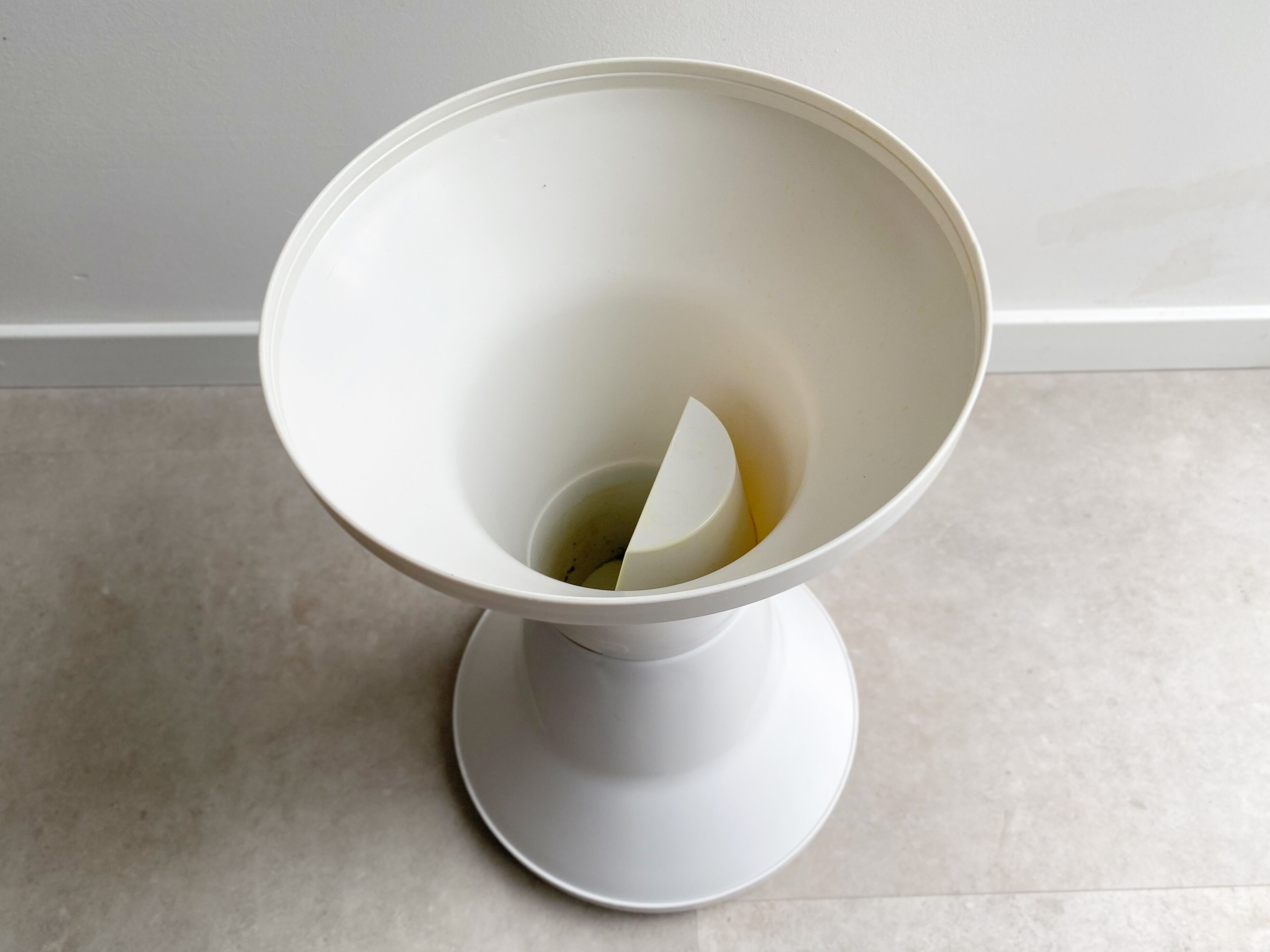 Vintage Space Age Tam Tam diabolo stool, 1970s plastic design