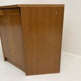 Corner cabinet