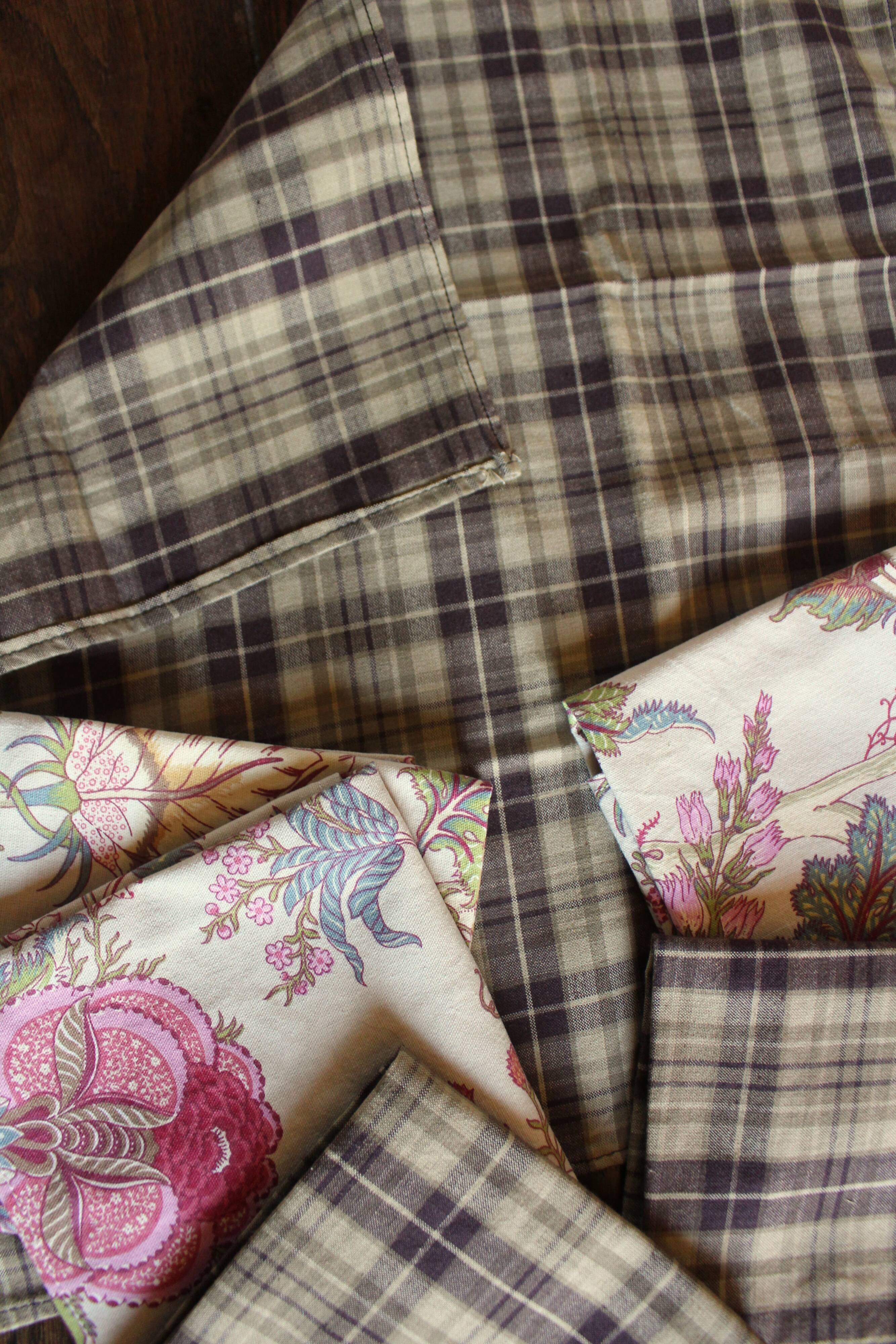 6 brown checkered table napkins with vintage flowers