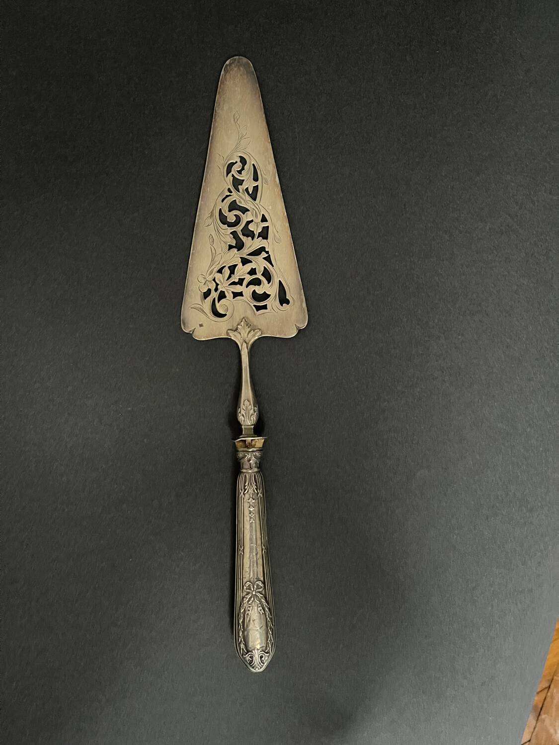 Rocaille silver-plated metal pie server