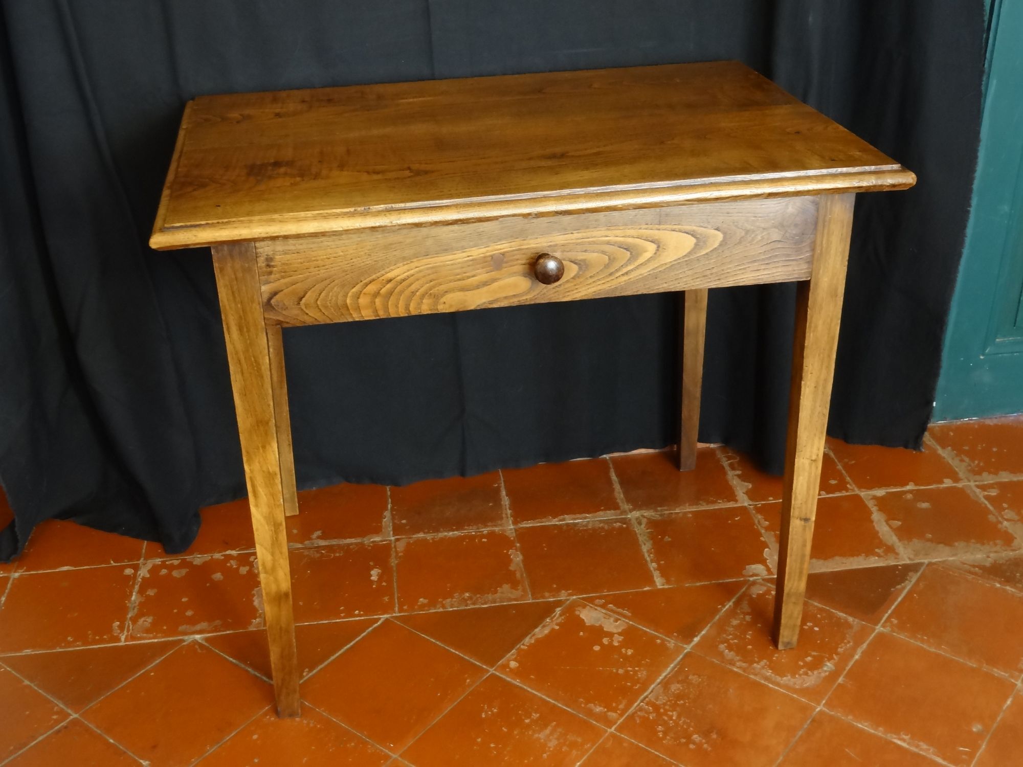 Side table in natural oak wood 85 x 58 cm