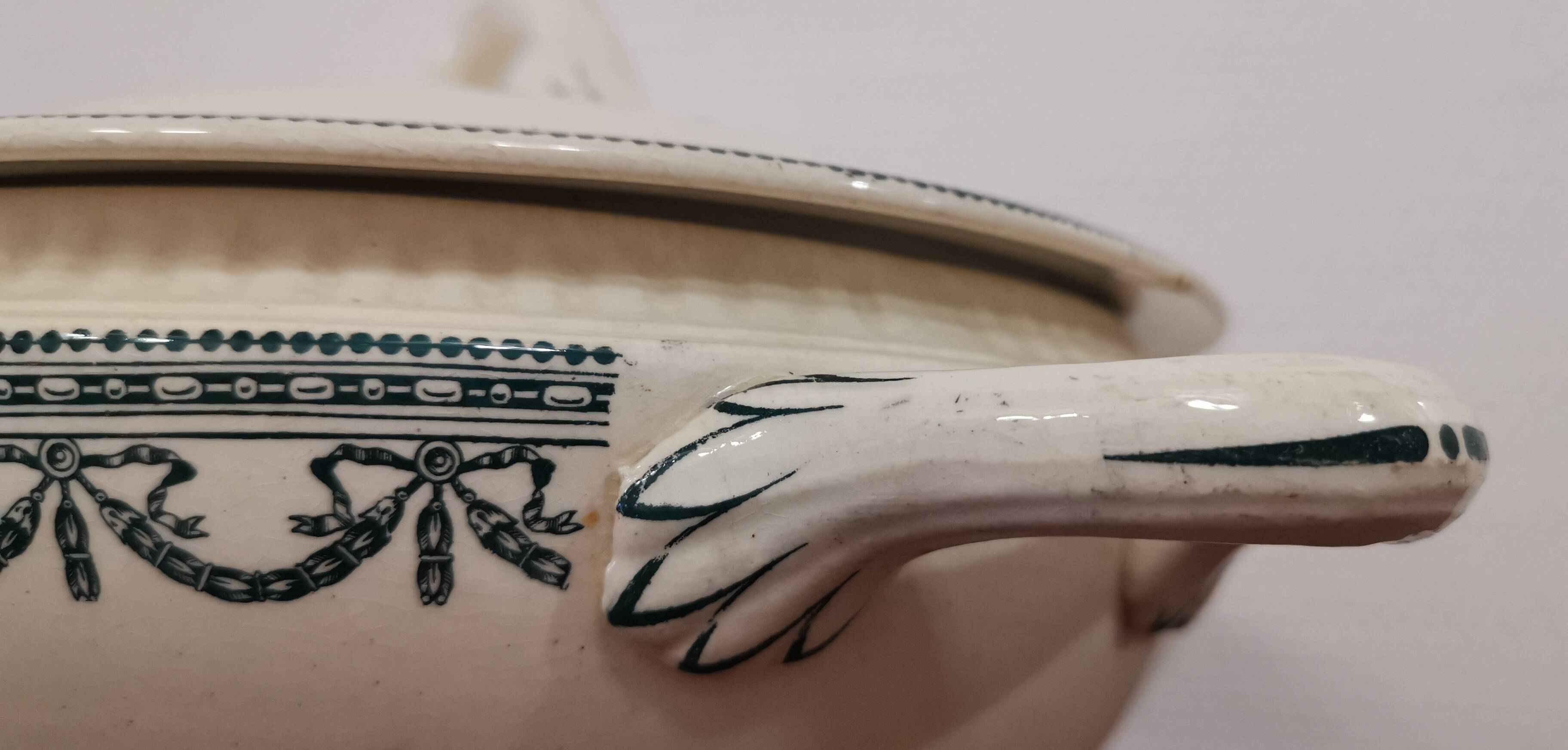 Iron earth tureen ec Salins, Louis XVI garlands