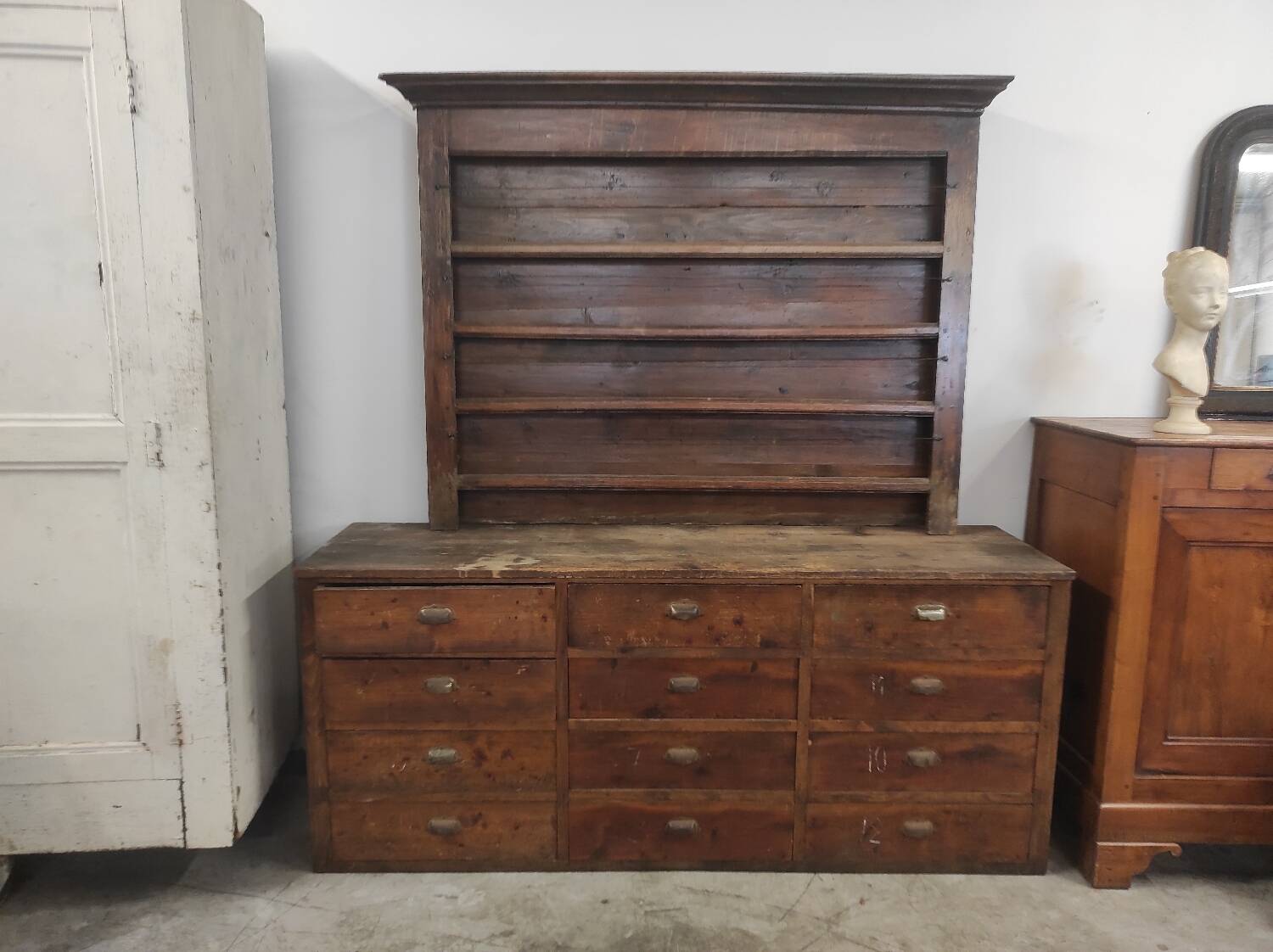 Wall dresser shelf for rustic wooden collection plates (fir and oak)