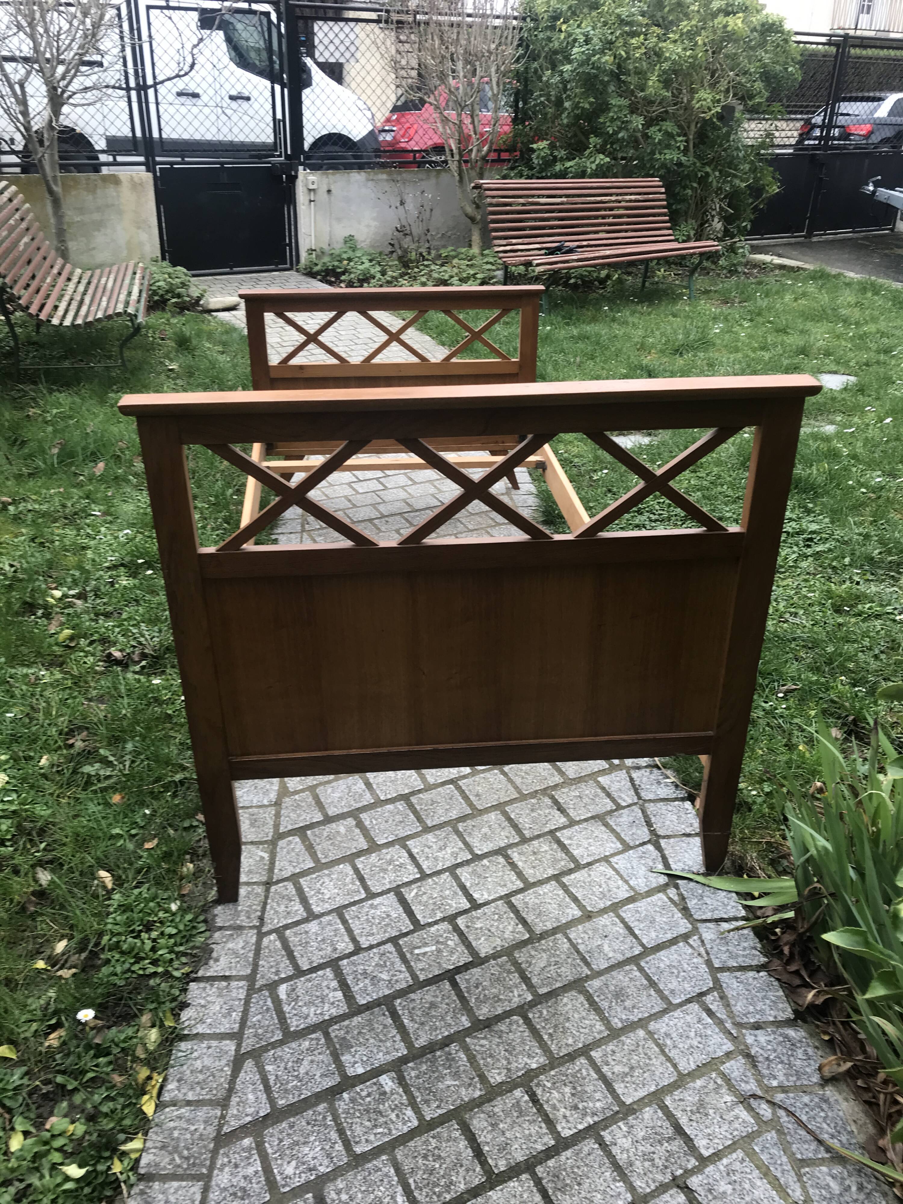 Bed with braces and feet compas vintage