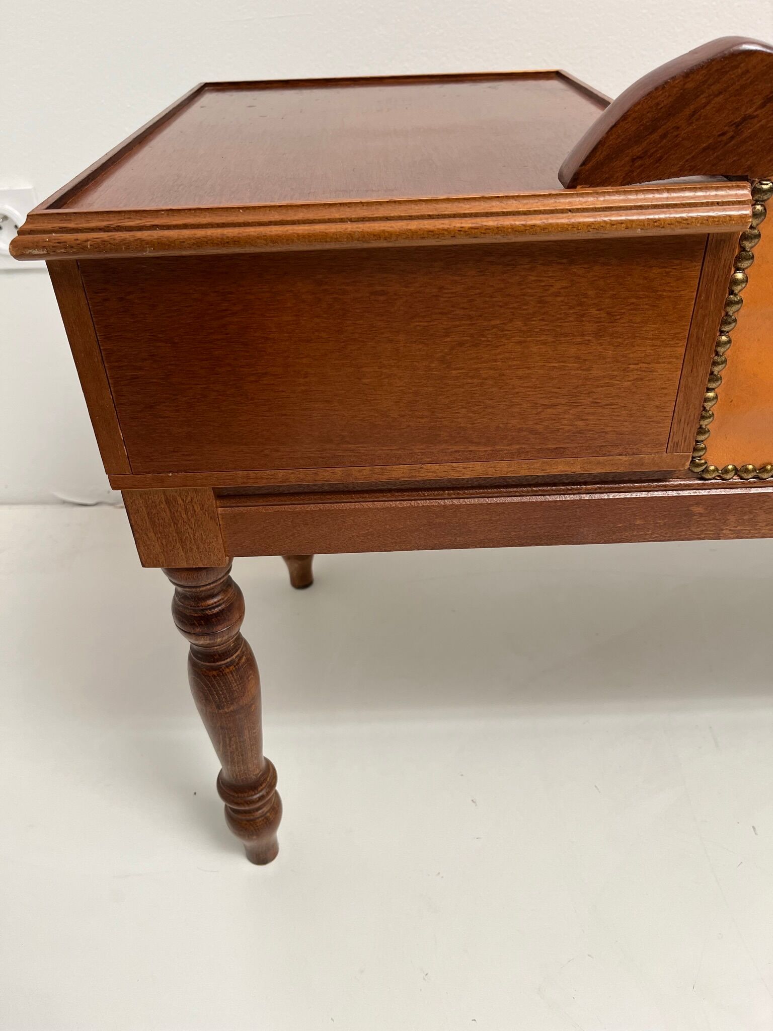 Telephone cabinet 50s