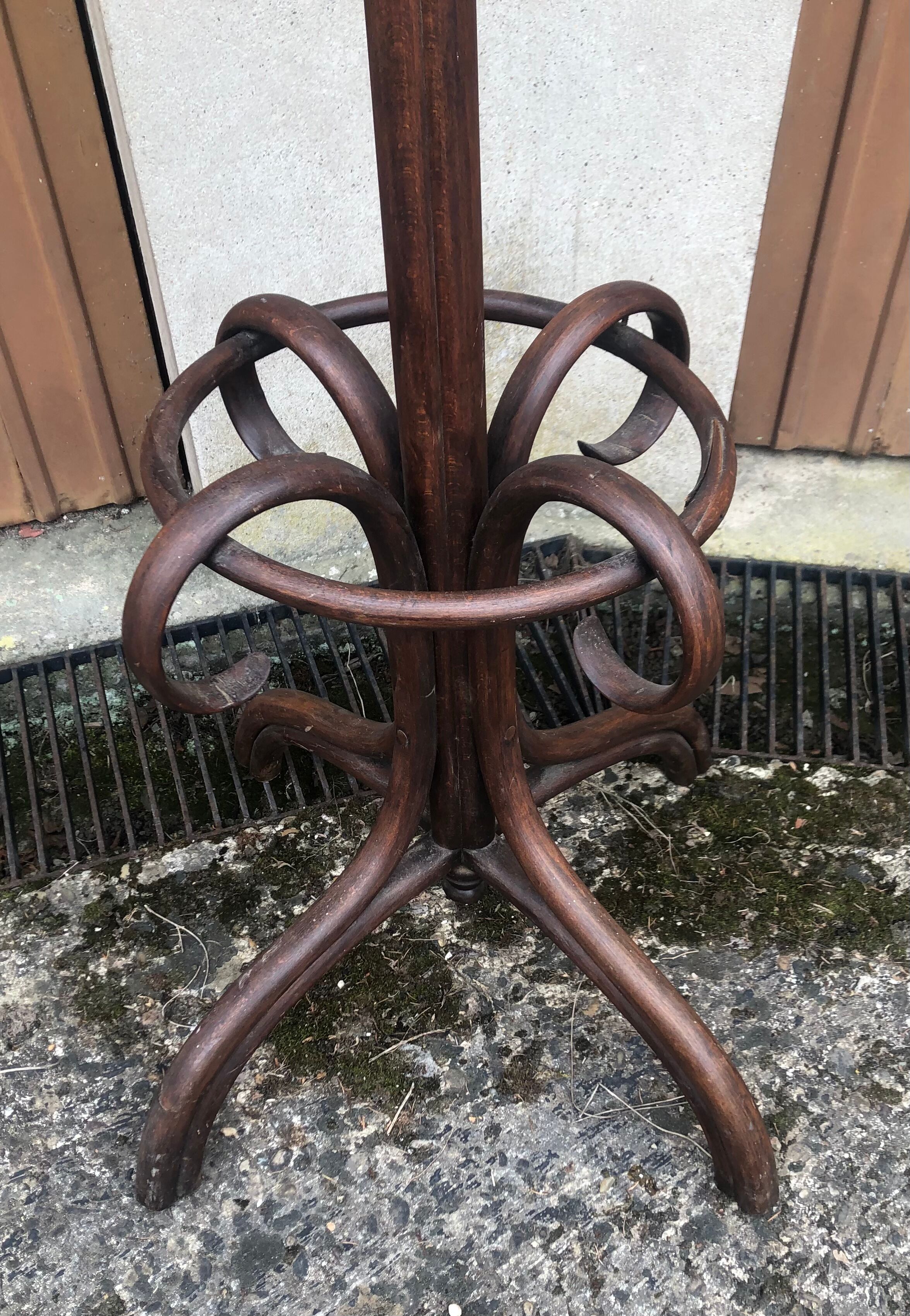 Coat rack parrot Thonet early twentieth art deco