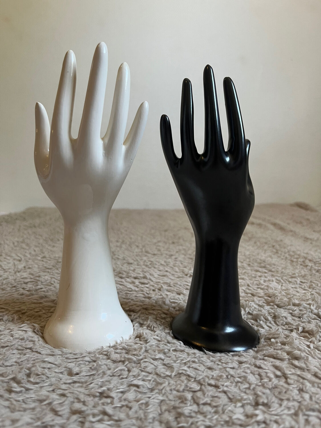 Duo pair of hand soliflore ring size jewelry holder