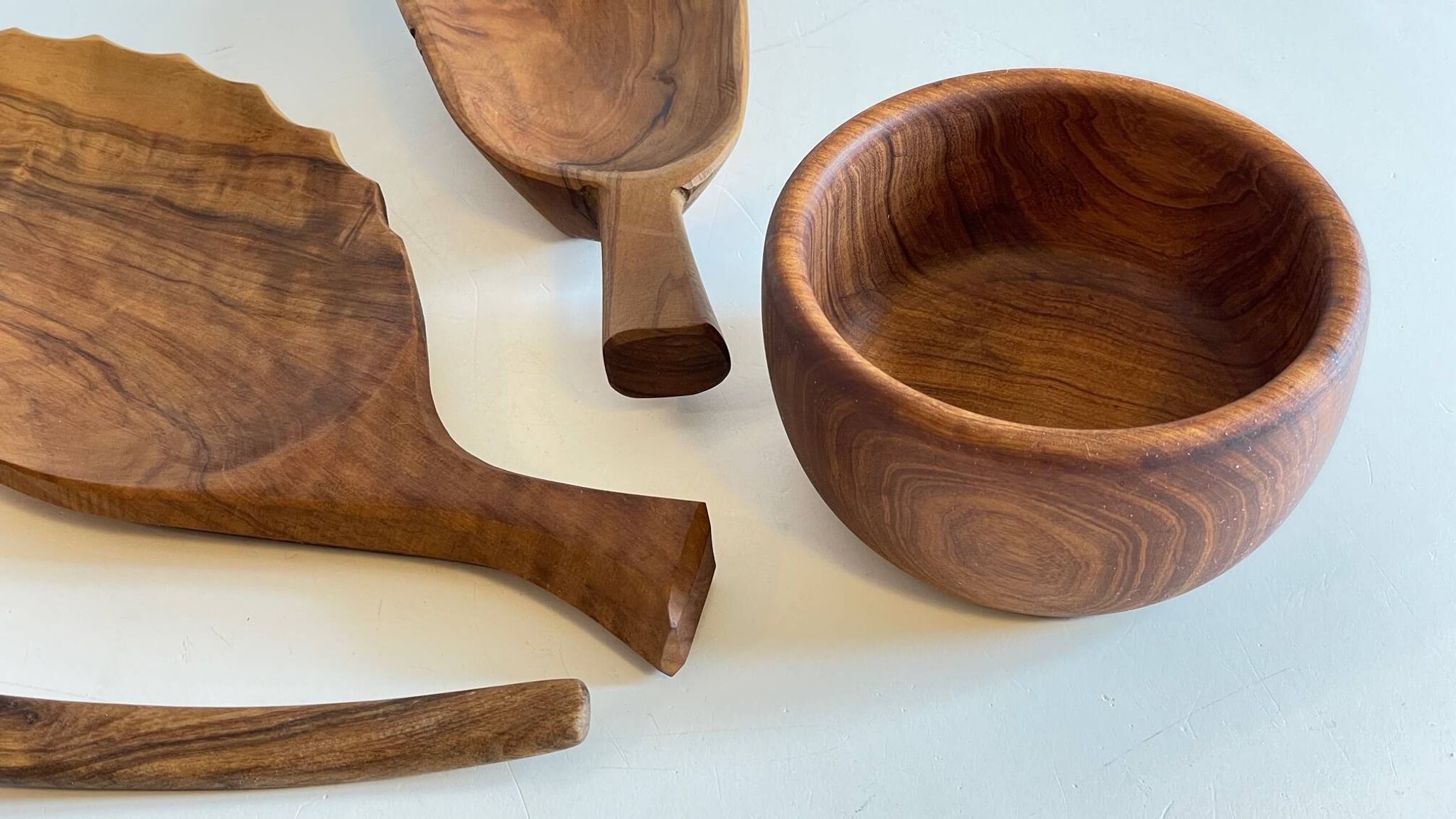 Lot coupelles en bois tourné et sculpté vintage
