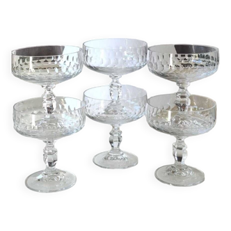 Lot 6 Champagne glasses in cut crystal, Baccarat style. Double rows of scales. Baluster rod