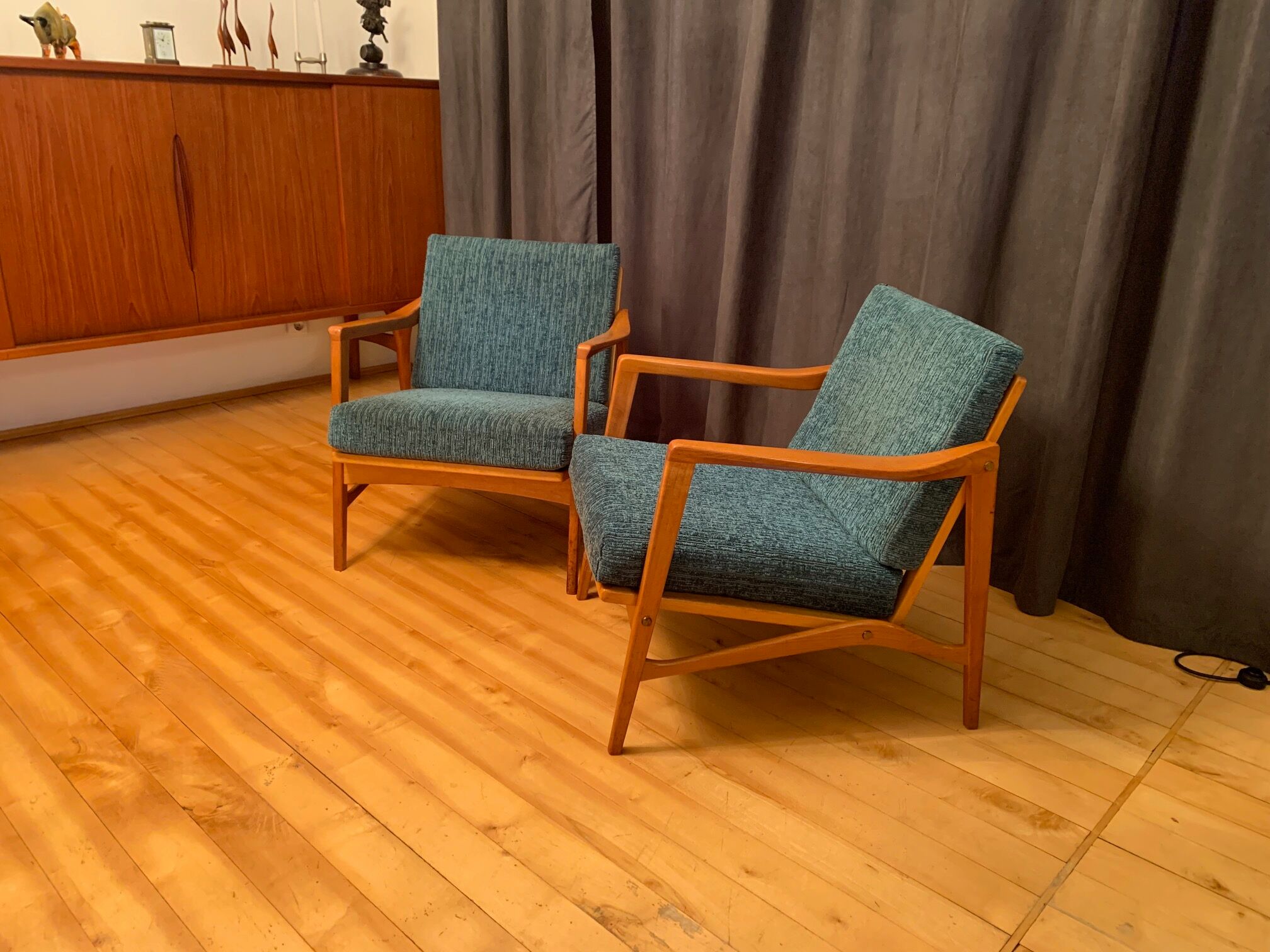 A pair of Wilhelm Knoll, Knoll Antimott armchairs, 1960s.