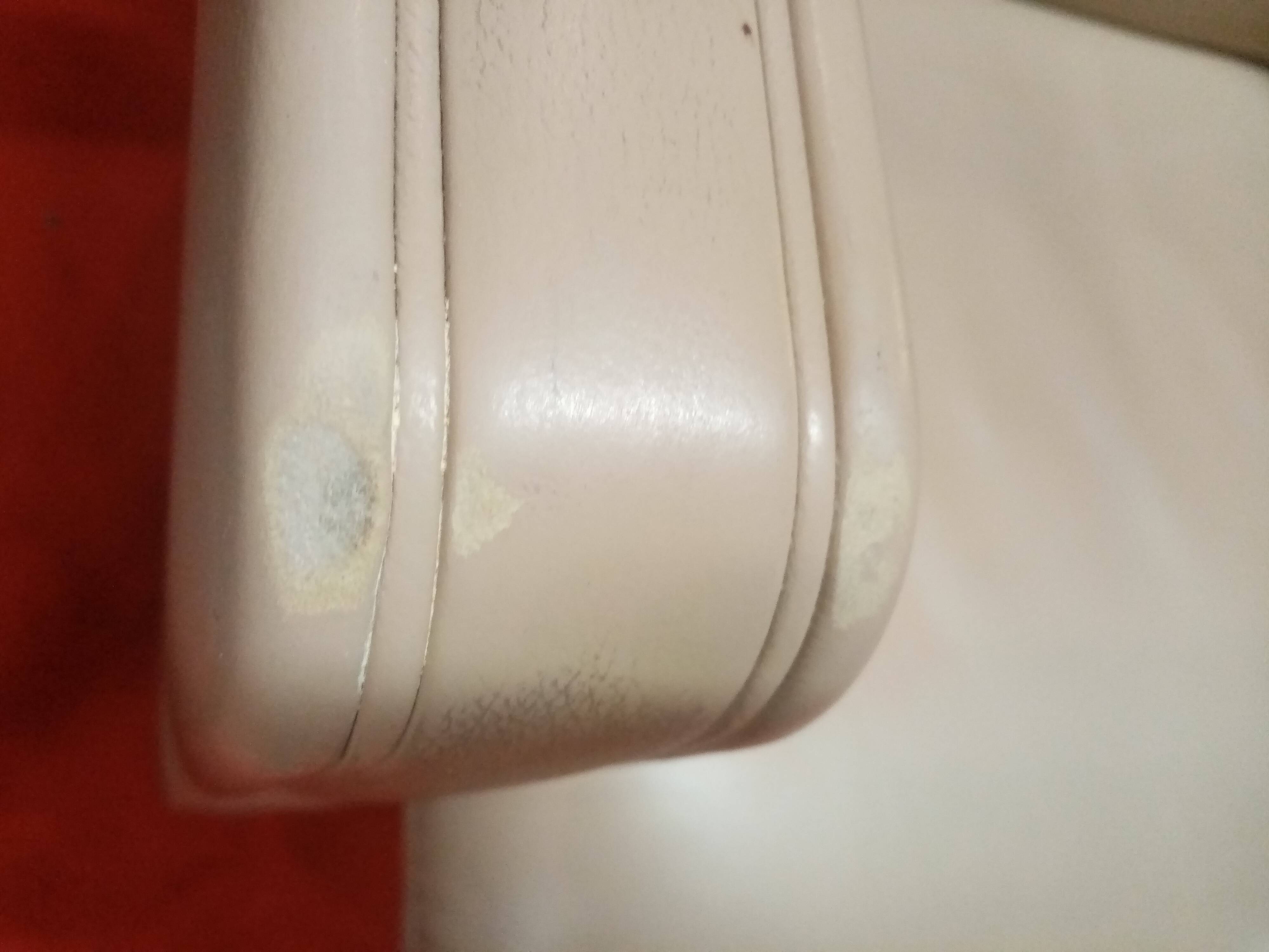 SUPERB PAIR OF POLTRONA FRAU LEATHER ARMCHAIRS MODEL THF CREAM COLOR