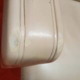 SUPERB PAIR OF POLTRONA FRAU LEATHER ARMCHAIRS MODEL THF CREAM COLOR