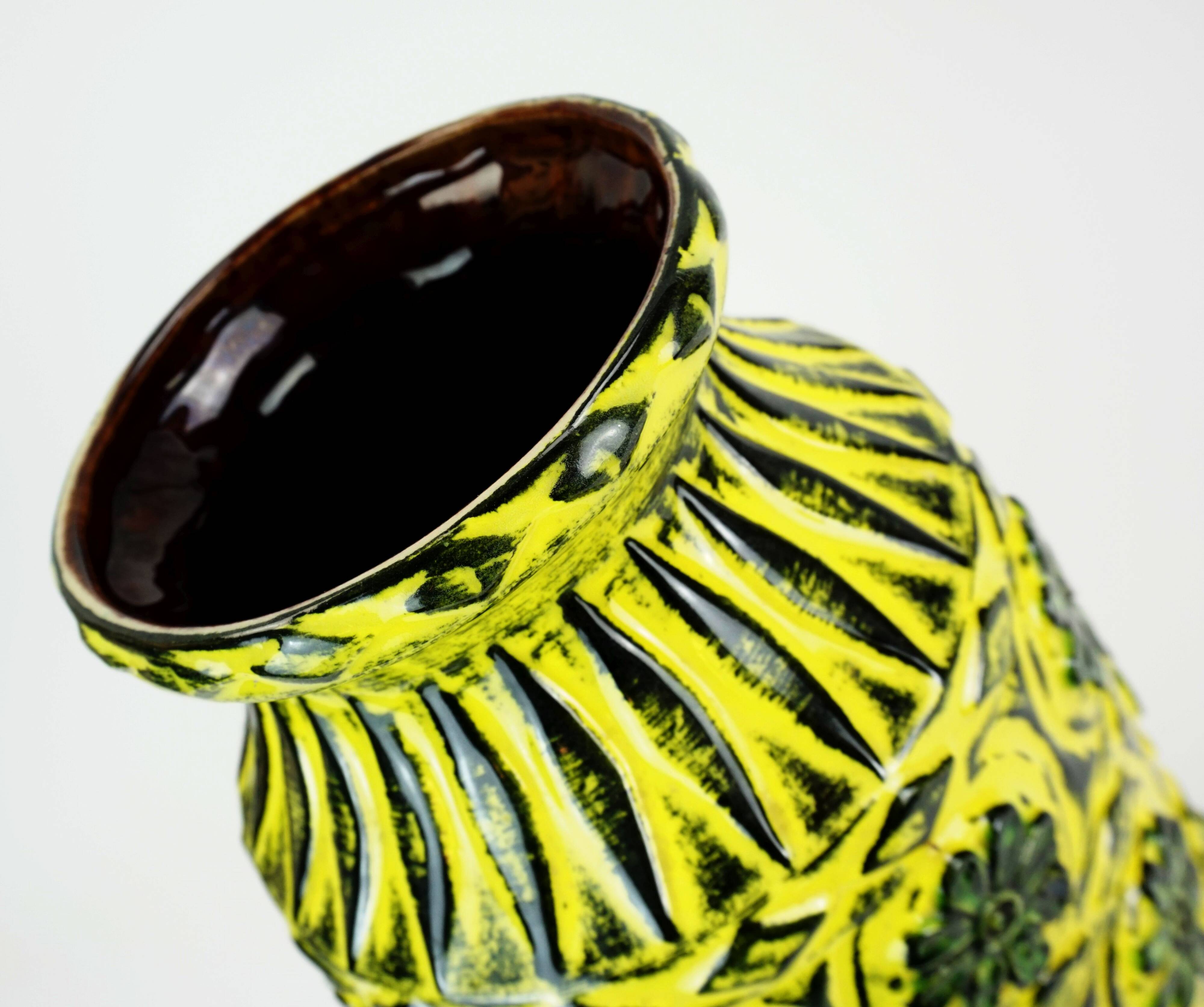 1960s bay keramik vase relief flower decor green yellow black model 76 40