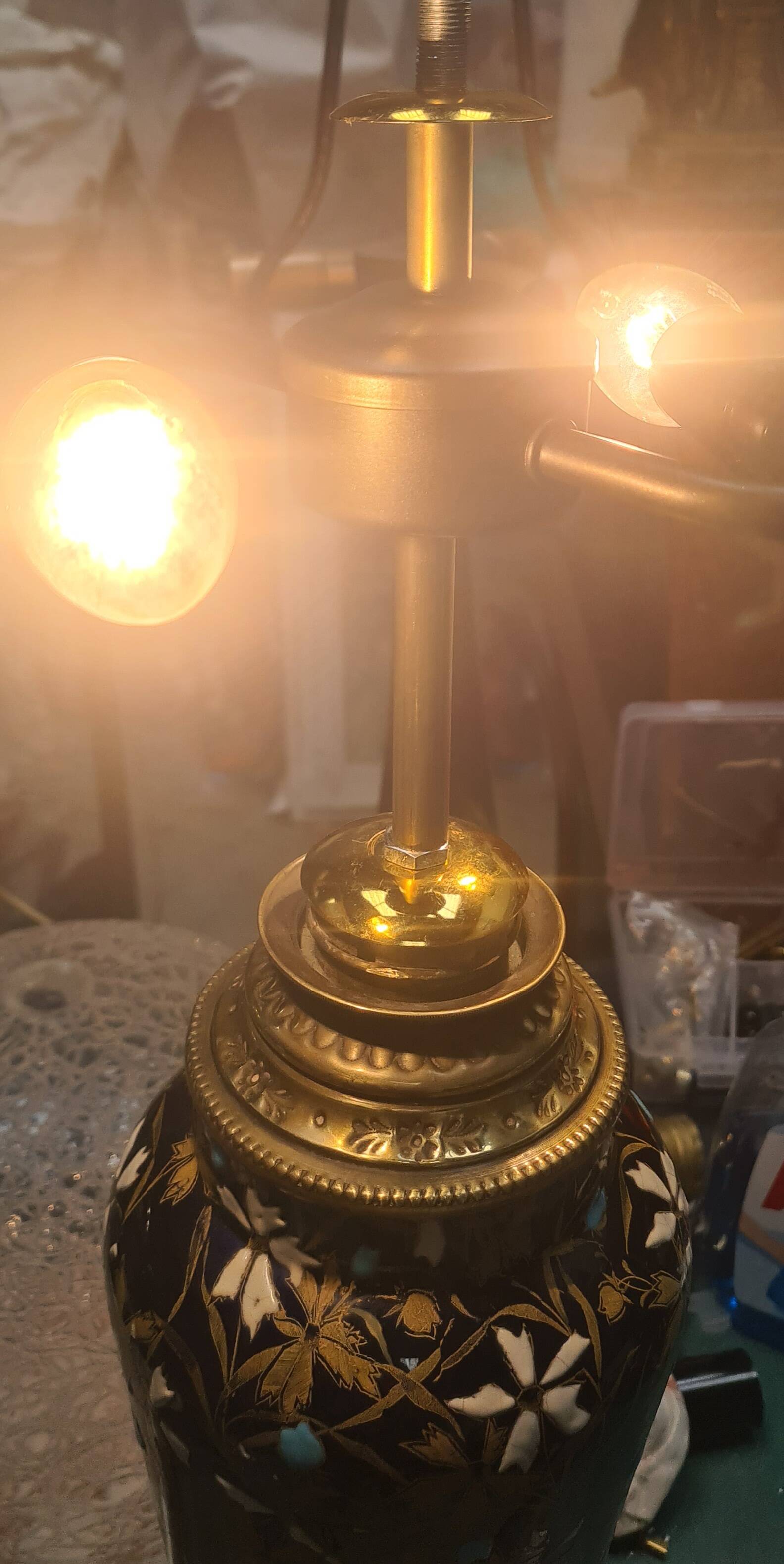 ceramic lamp in Gien style, and bronze, 54x25 with glass shade