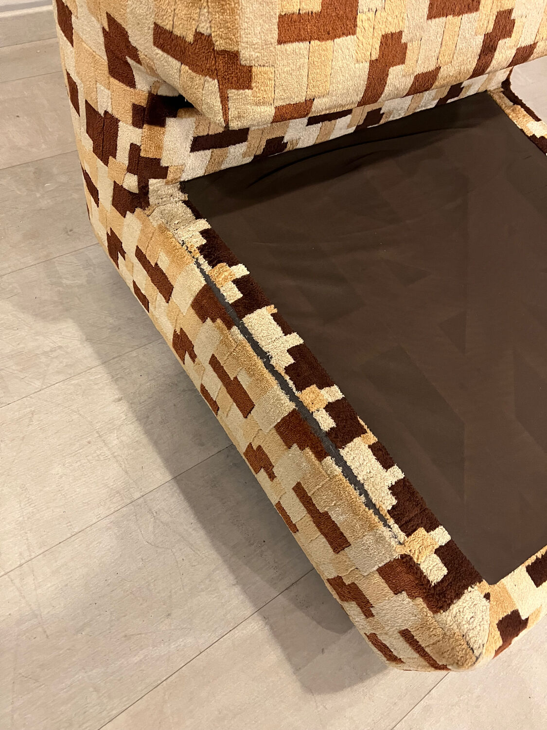 Vintage armchair from the 70s in beige and brown.