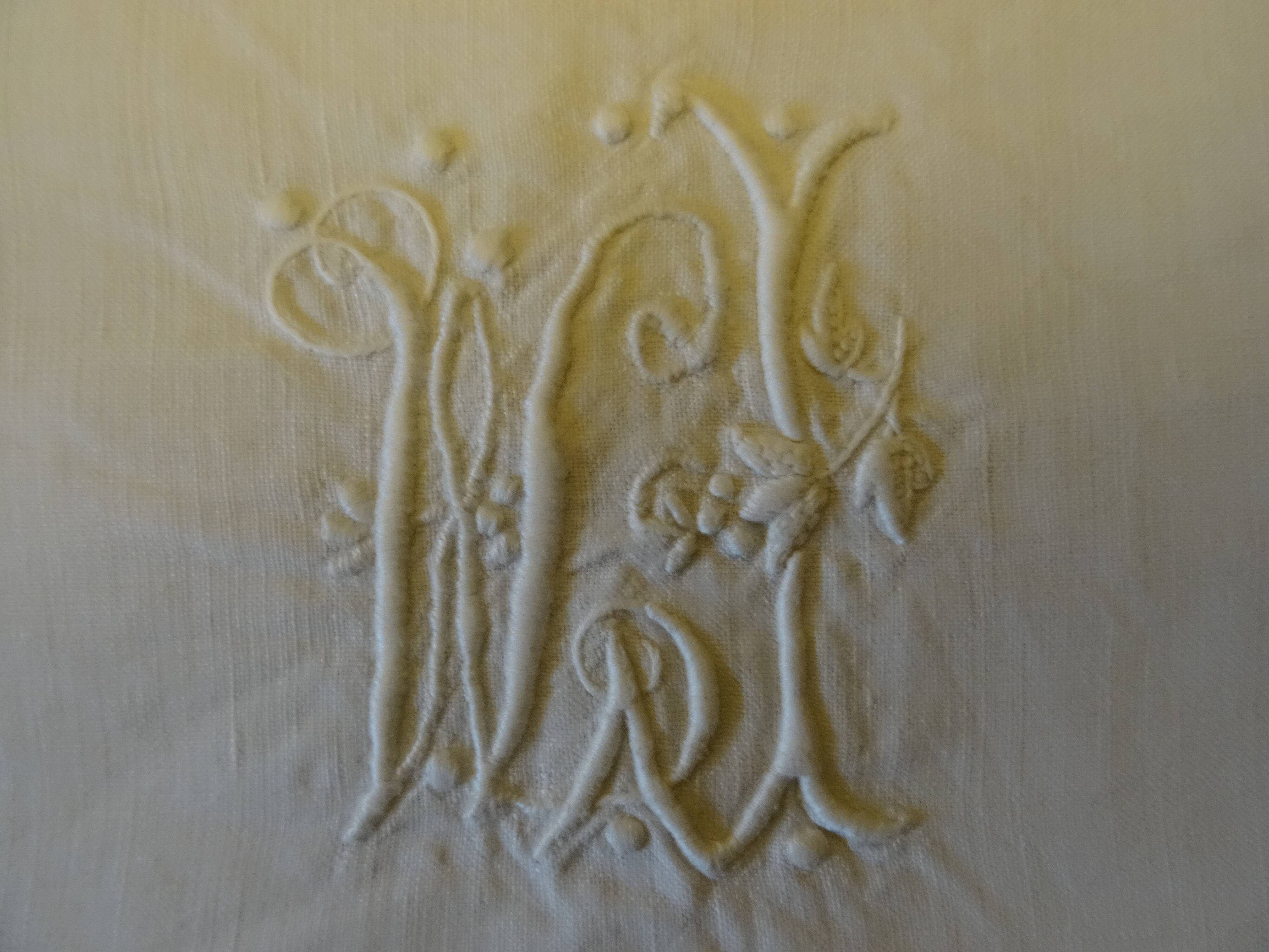 Very beautiful pillowcase in linen monogrammed