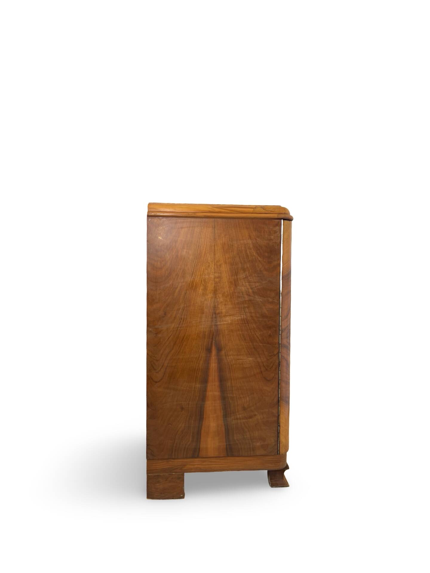 Italian Art deco burl walnut sideboard, of great quality.