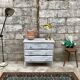 Commode en bois blanche et grise patinée vintage années 70