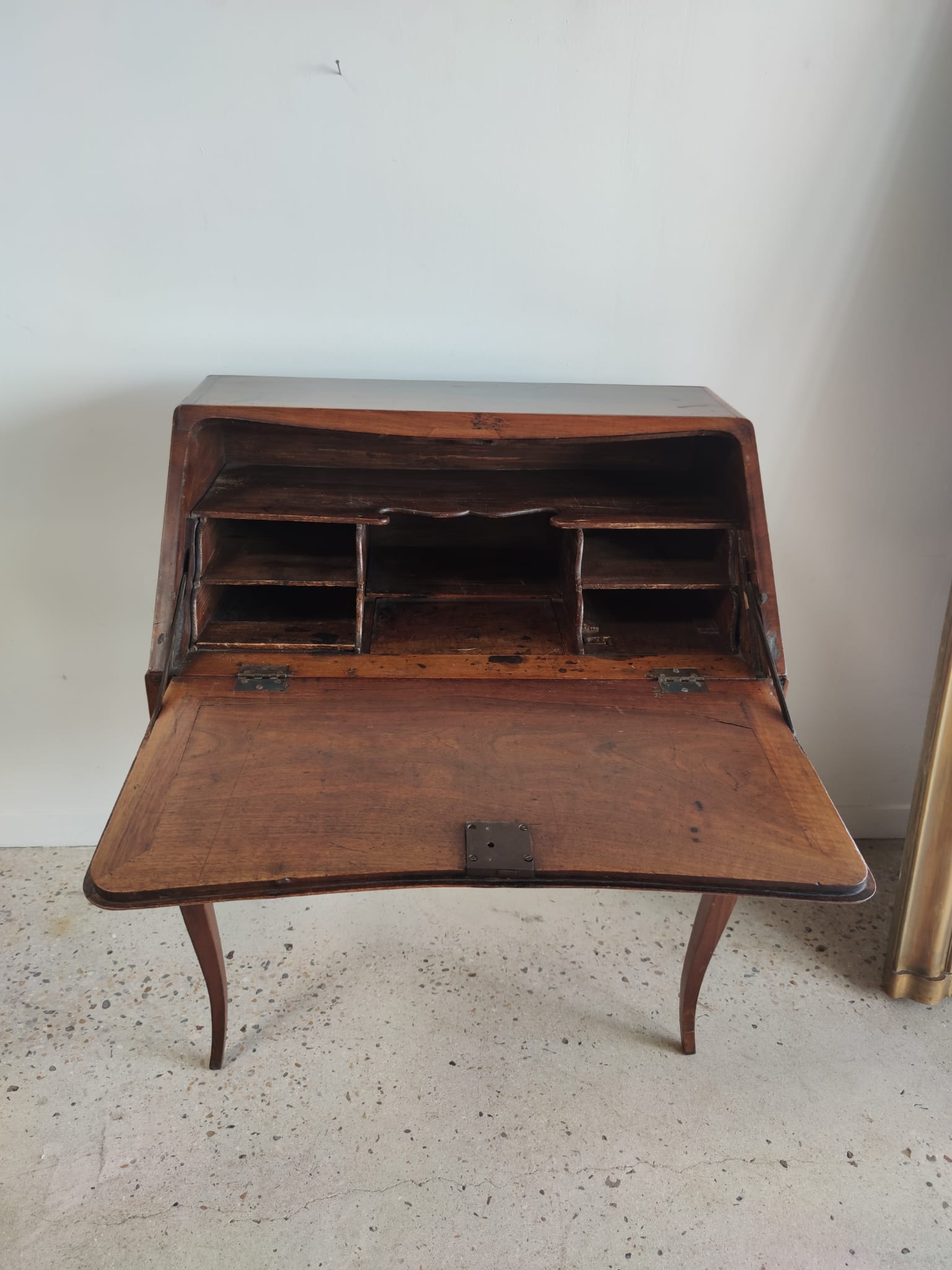 Bureau de pente en bois naturel