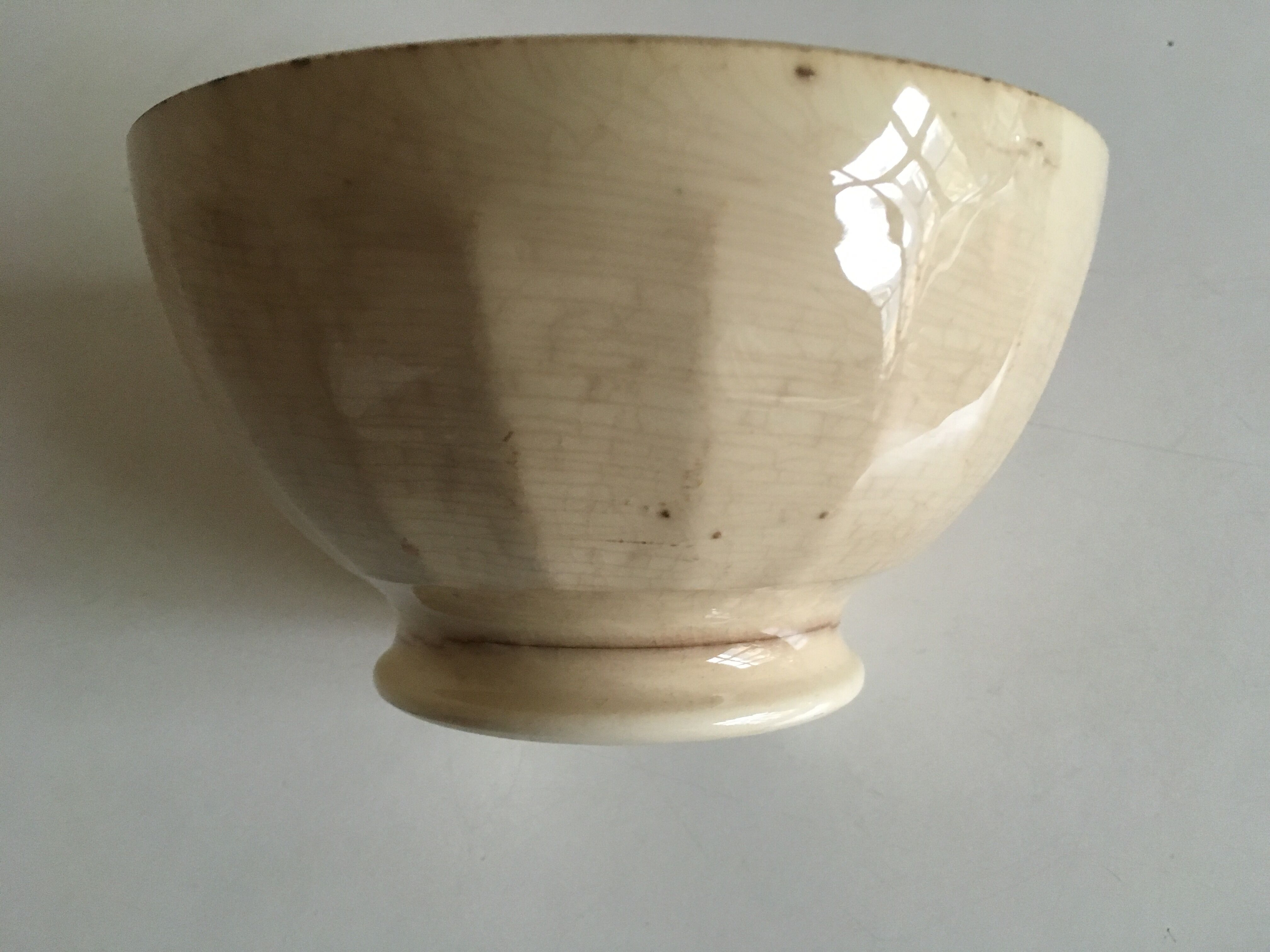 Bol de ferme 19e en faience blanc ivoire de St Amand