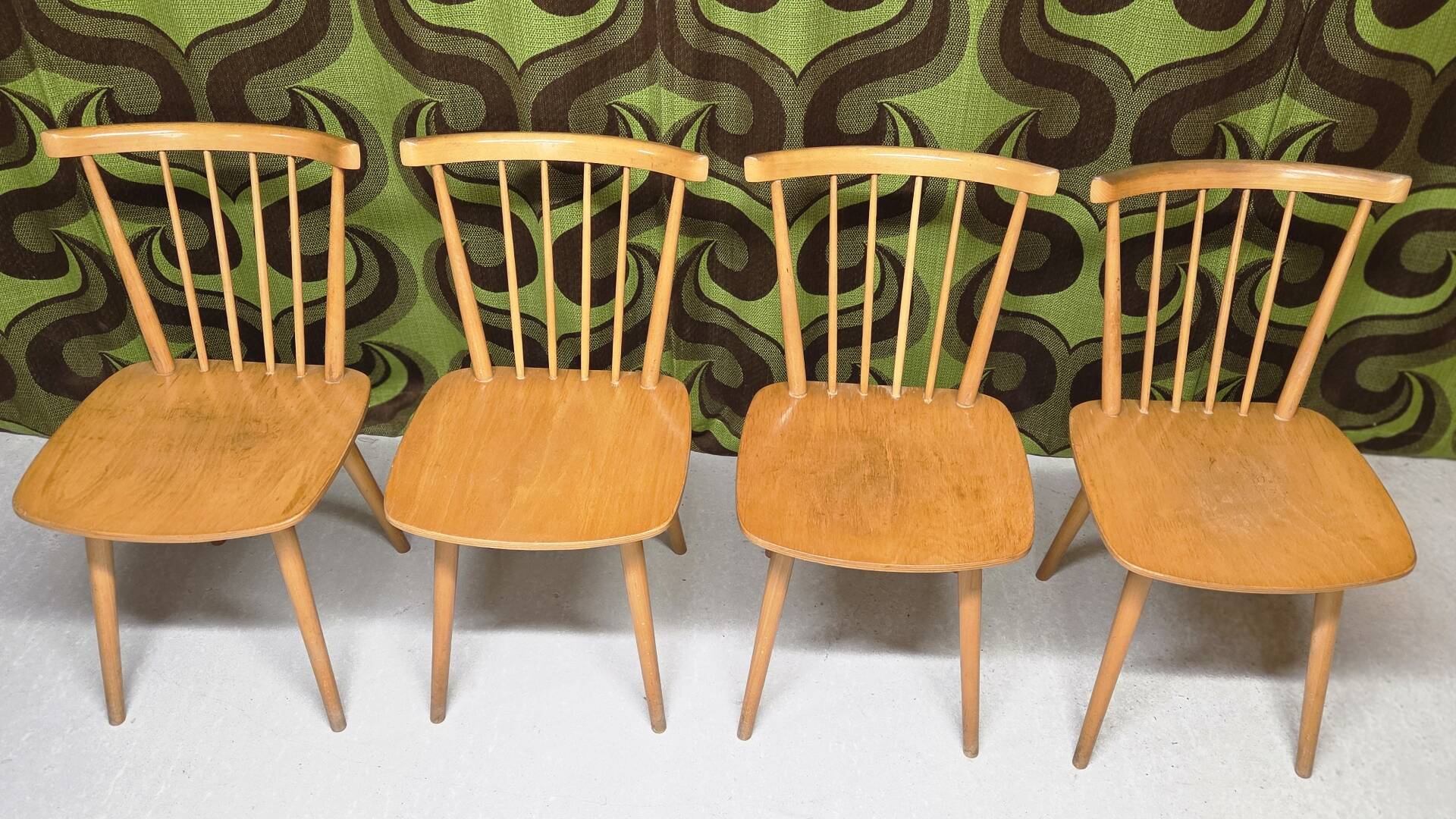 Set of 4 country-style bistro chairs farmhouse chalet 1960 vintage