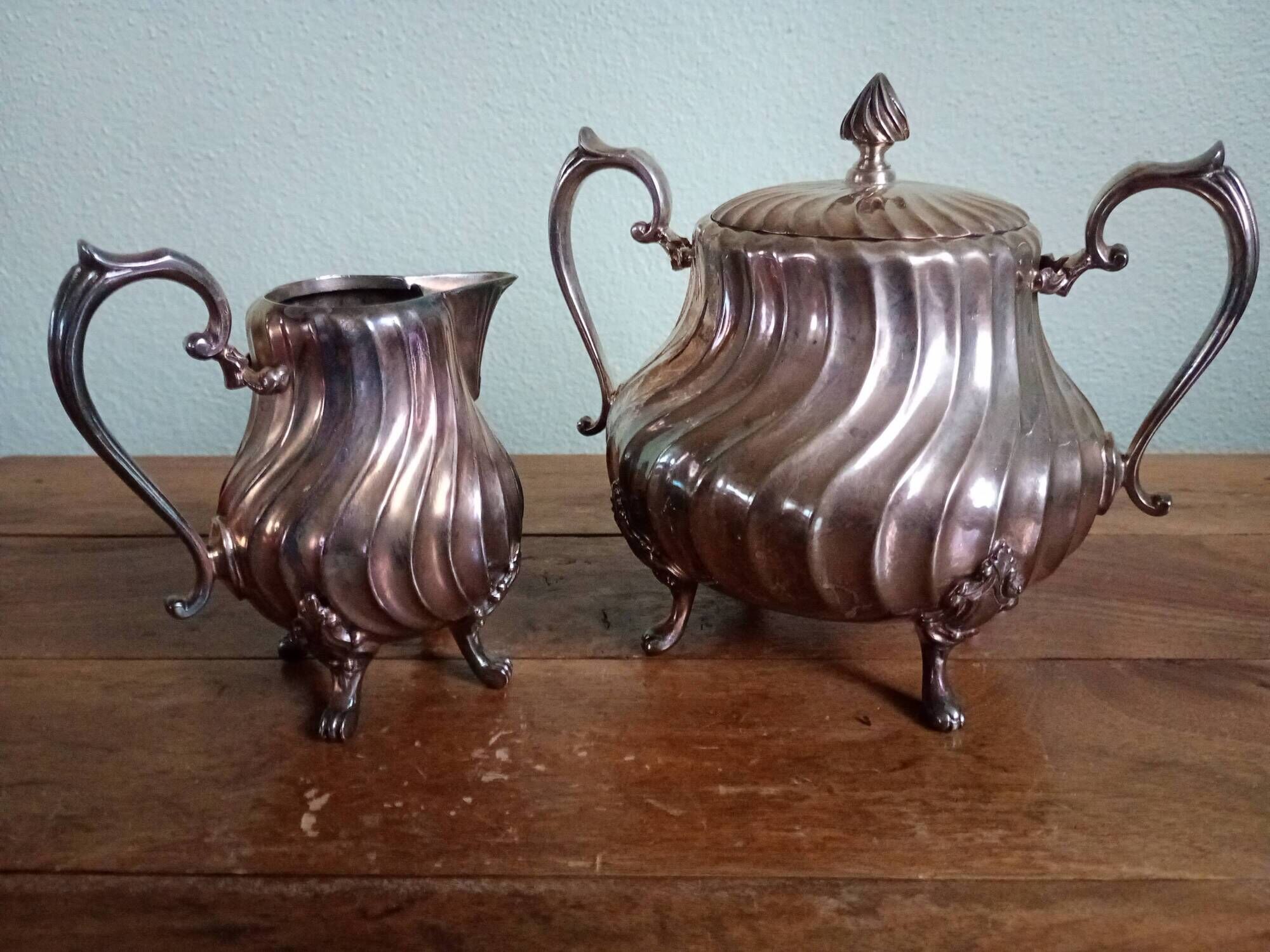 Victor Saglier - Tea & coffee service - Art Nouveau - corrugated silver metal