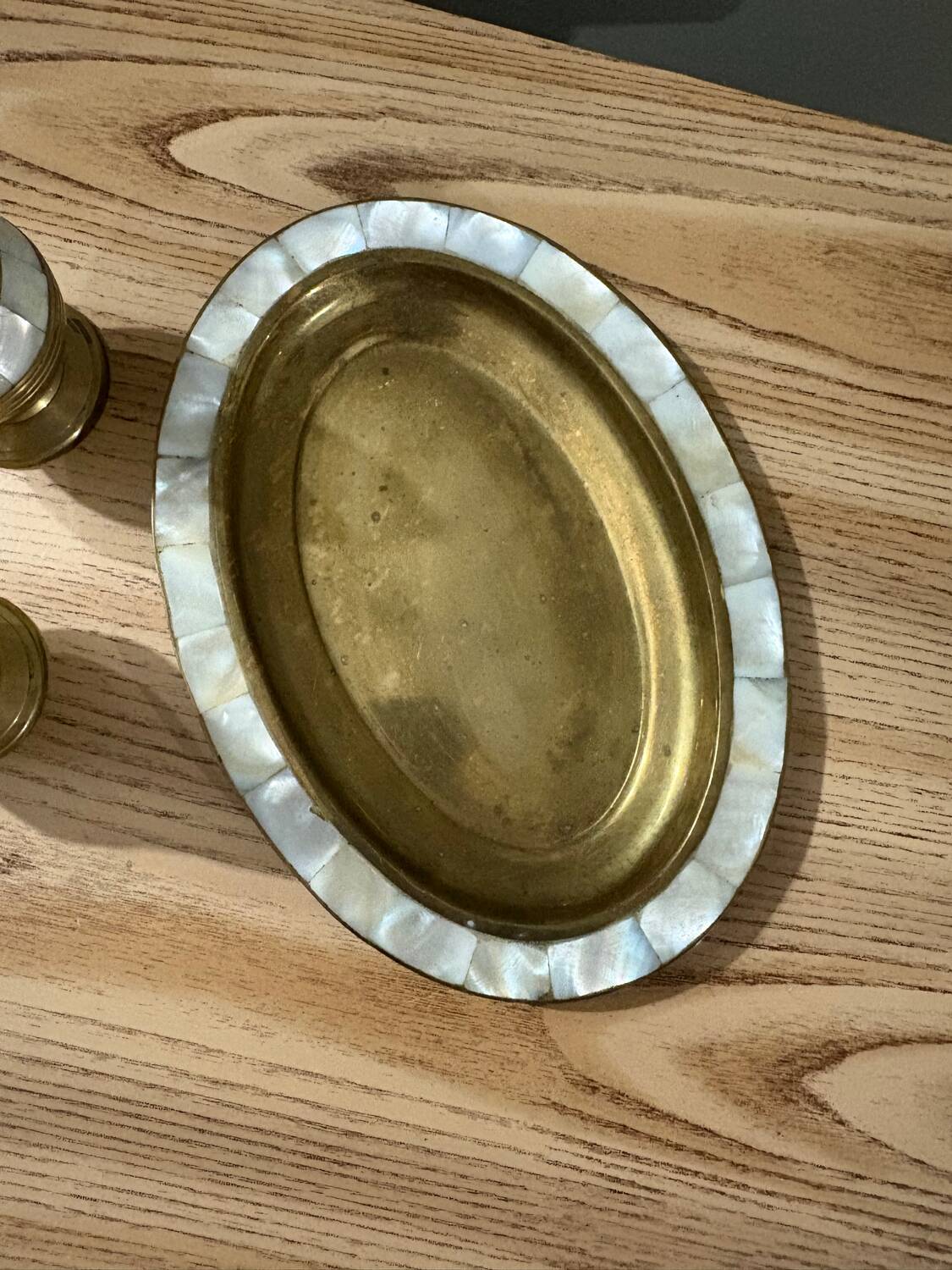 Salière poivrière laiton et nacre vintage