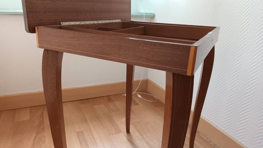 Small jewellery table in Sorrento marquetry - Italy, circa 1970.