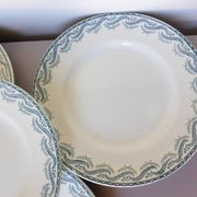 5 assiettes plates en terre de fer de St Amand modèle Réjane 210726