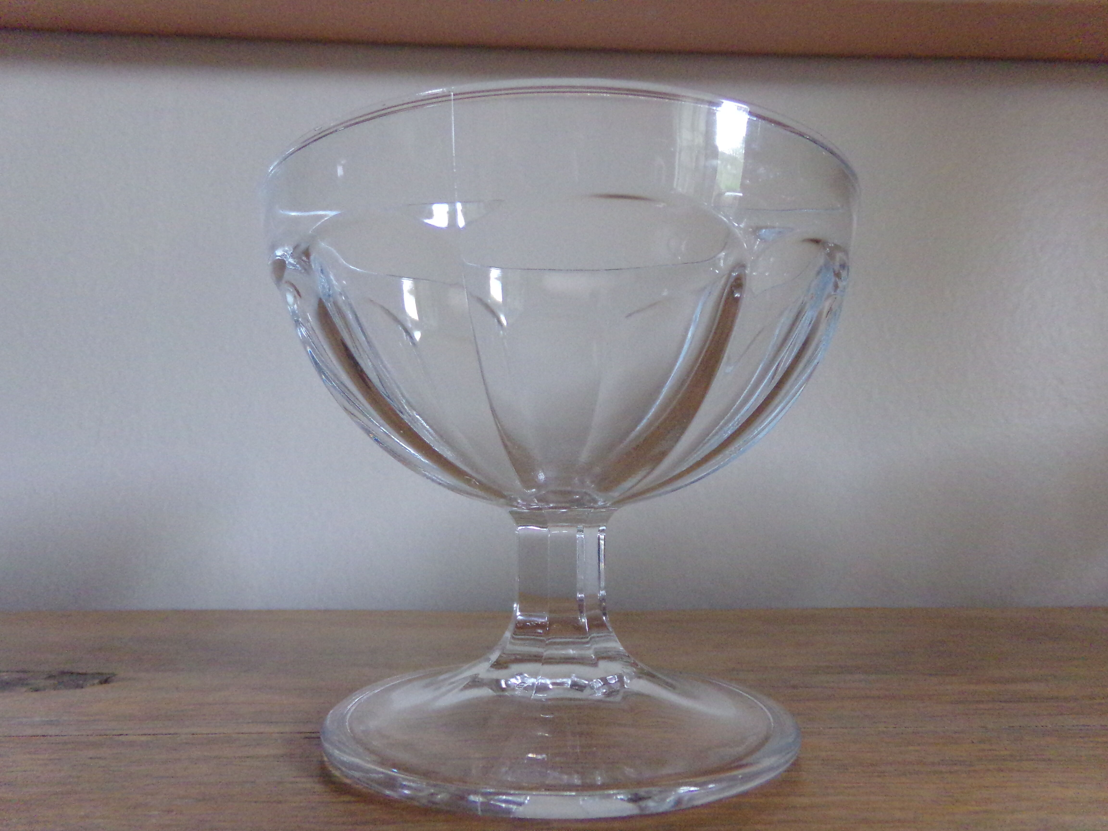 8 dessert or champagne glasses