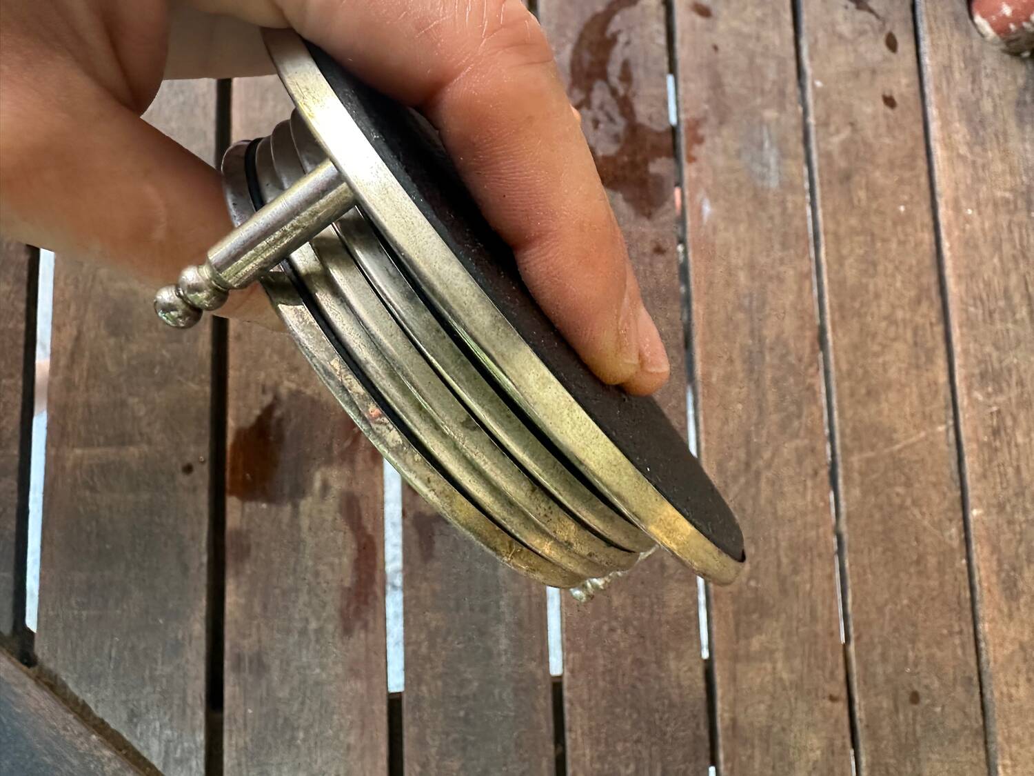 Lot de 5 sous verres en métal gravé