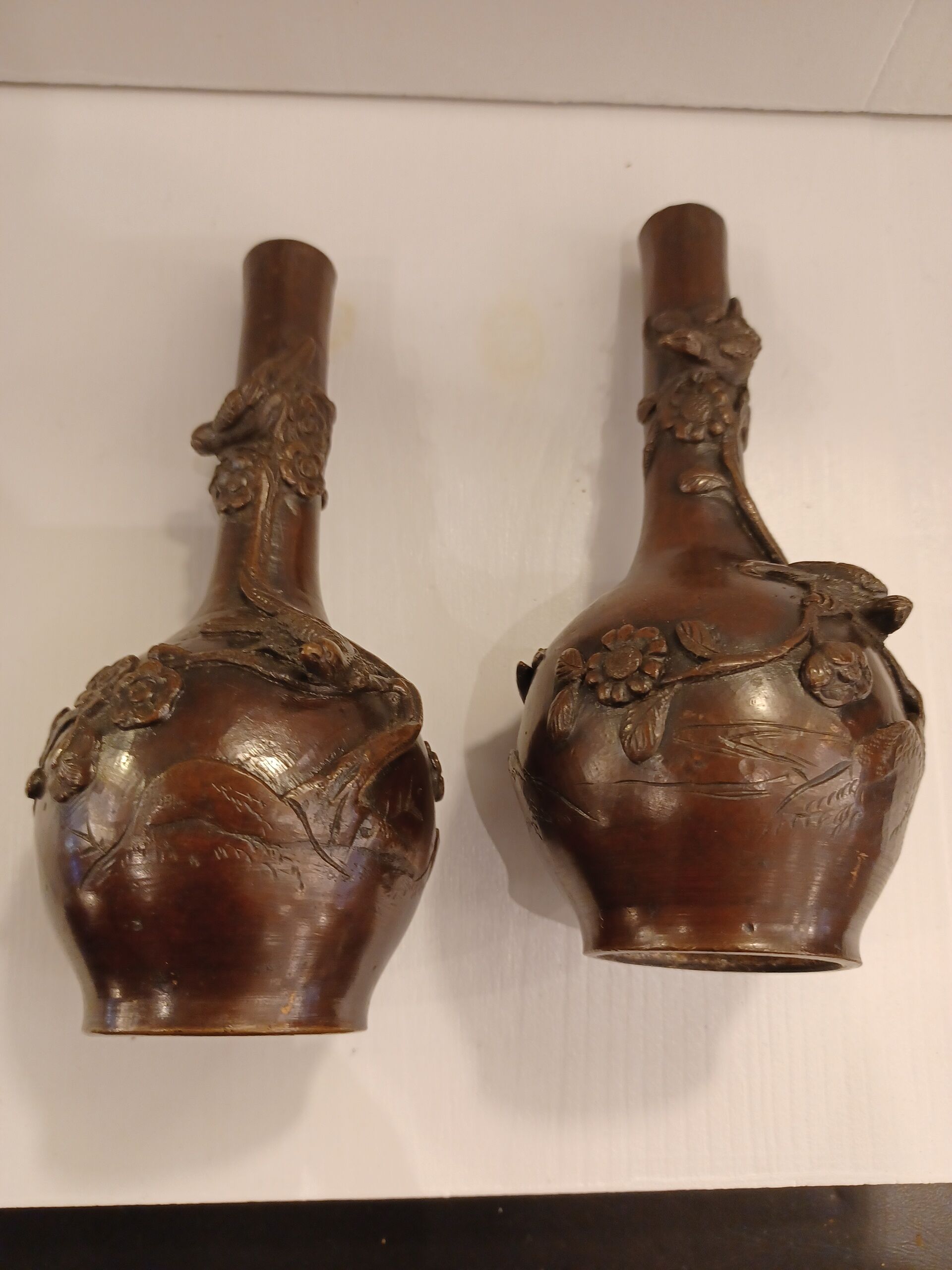 Pair of bronze soliflore vases. Japan, 19th century.