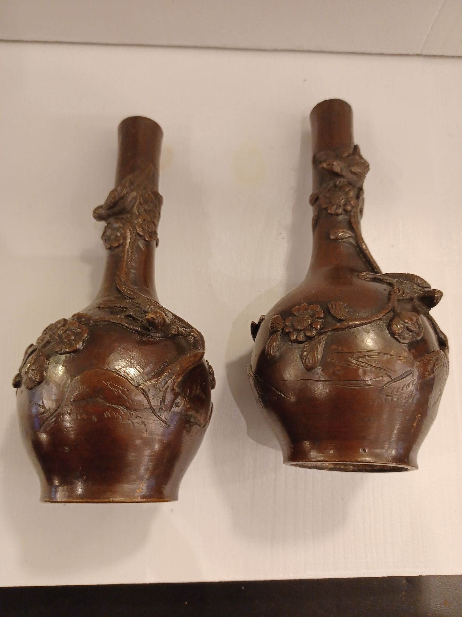 Pair of bronze soliflore vases. Japan, 19th century.