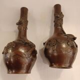 Paire de vases soliflore en bronze. Japon, XIX eme Siècle.-