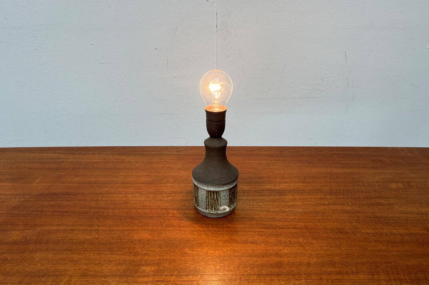 Mid-century studio pottery table lamp by Borge Christoffersen for Chris Haslev Jeti, 1960s.