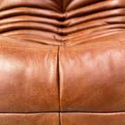 Sofa Togo en cuir cognac attribué à Michel Ducaroy pour Ligne Roset.