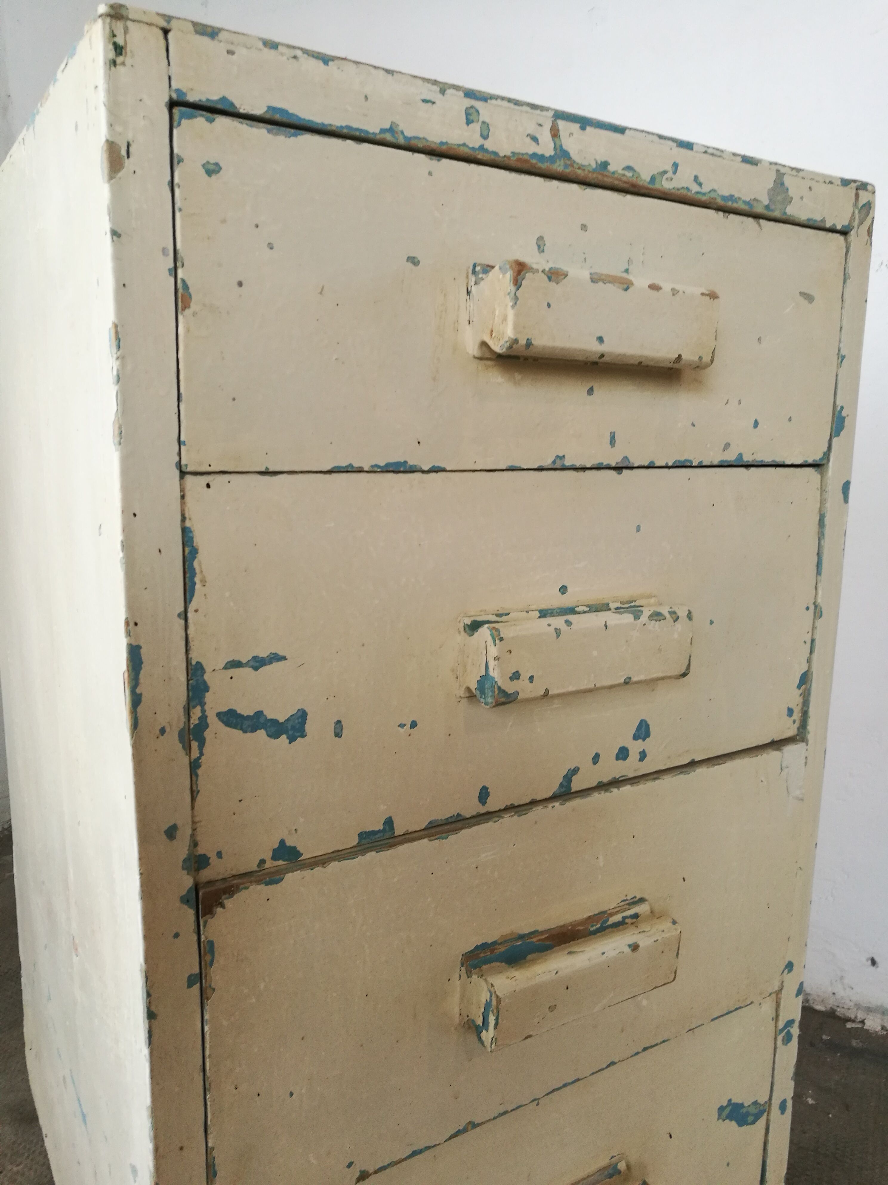 Workshop cabinet with drawers