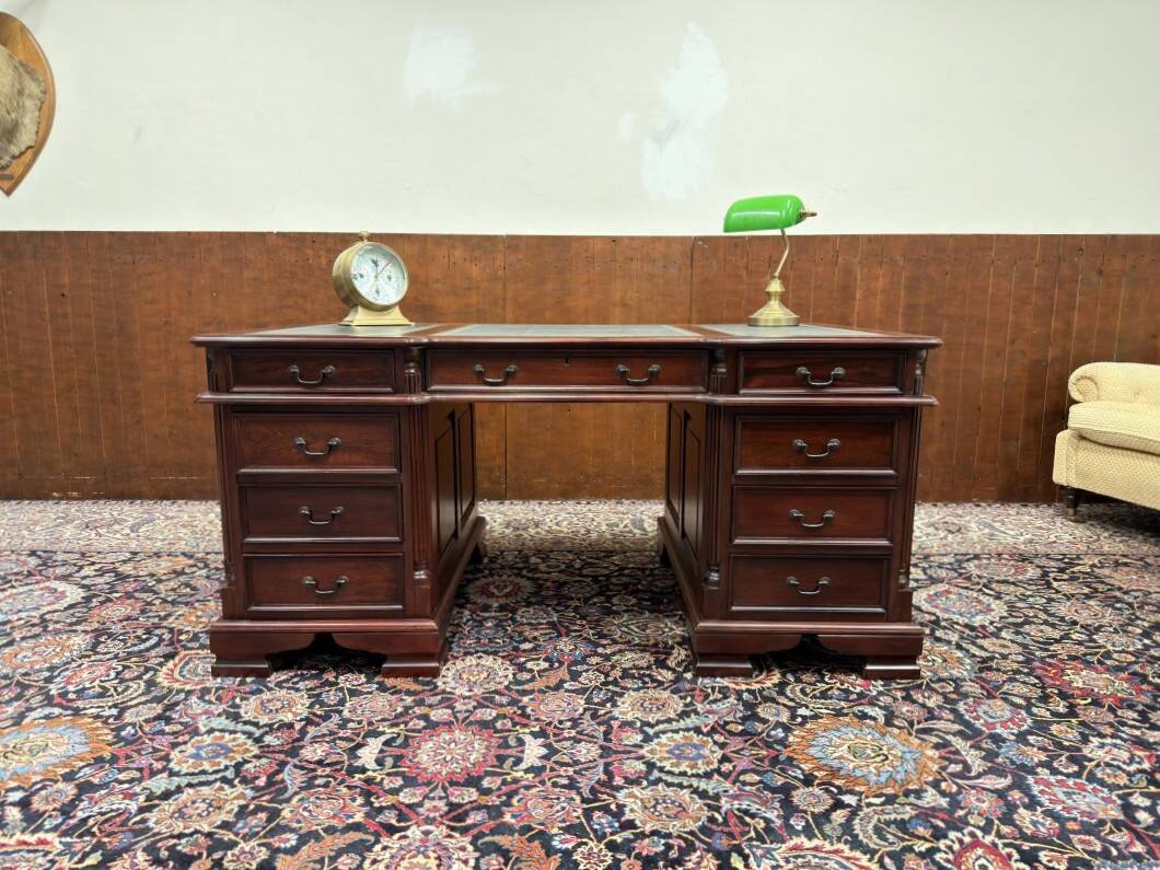 Bureau Chesterfield classique anglais
