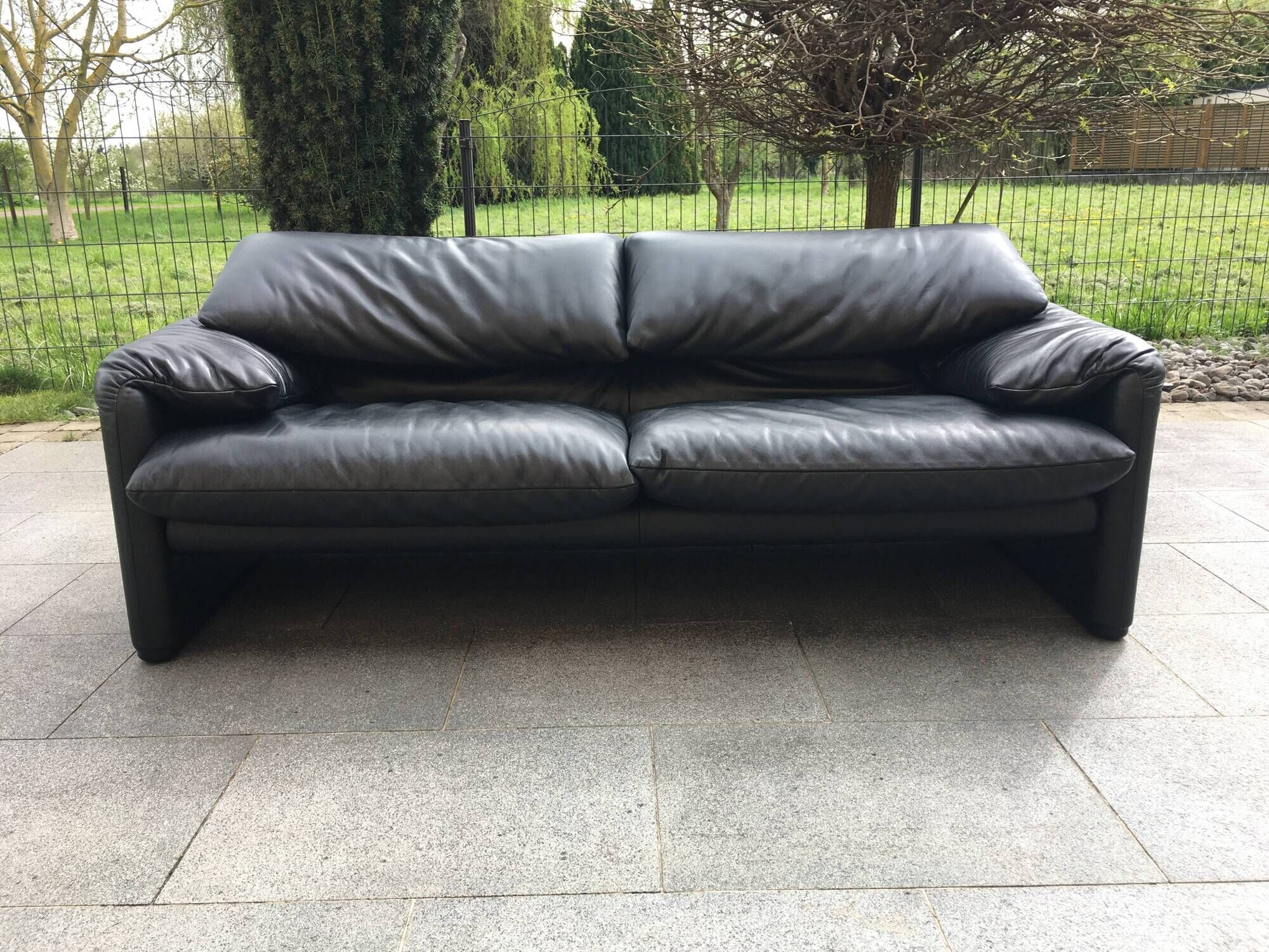 Maralunga sofa by Vico Magistretti Cassina 80s