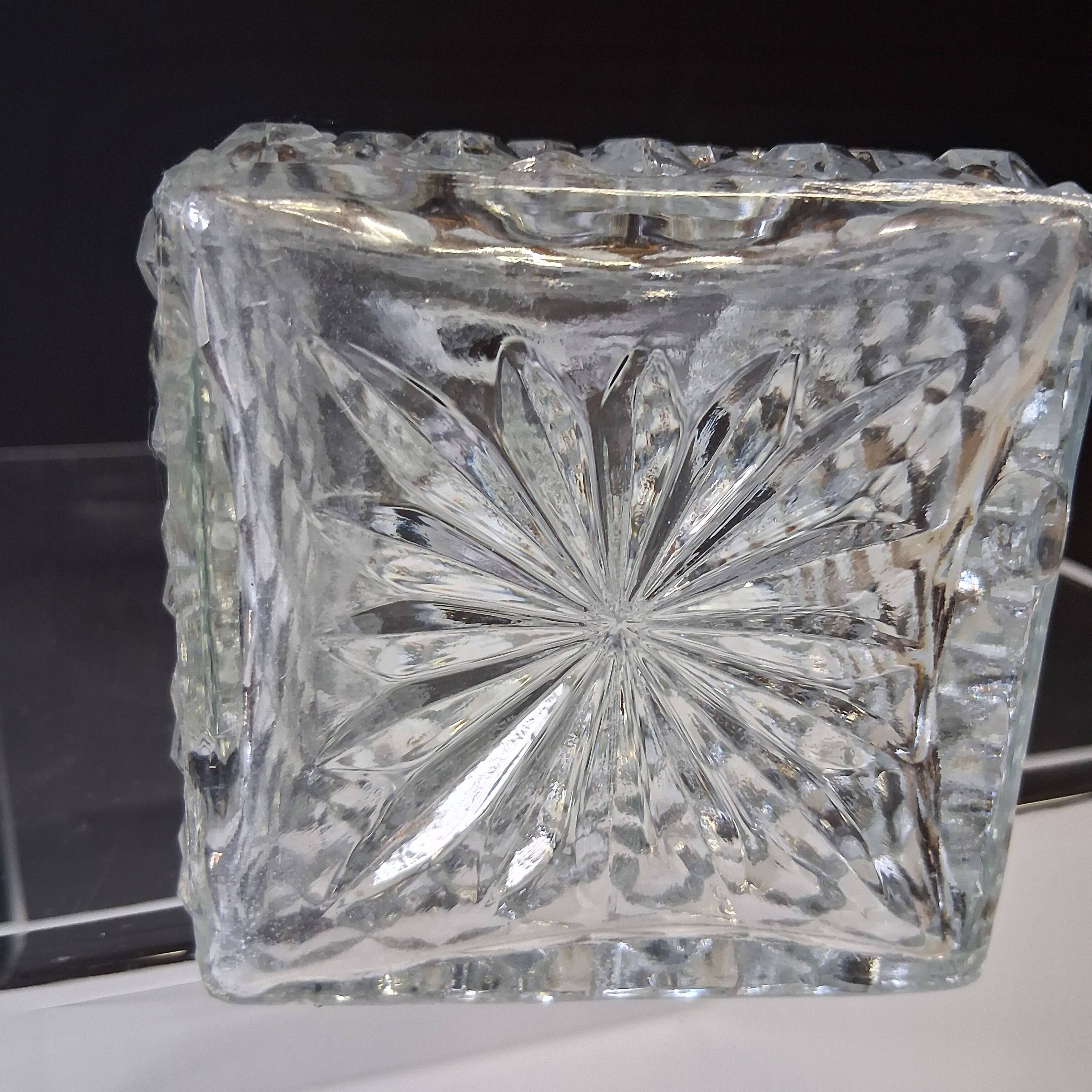 Very nice whisky or juice carafe in very good condition.