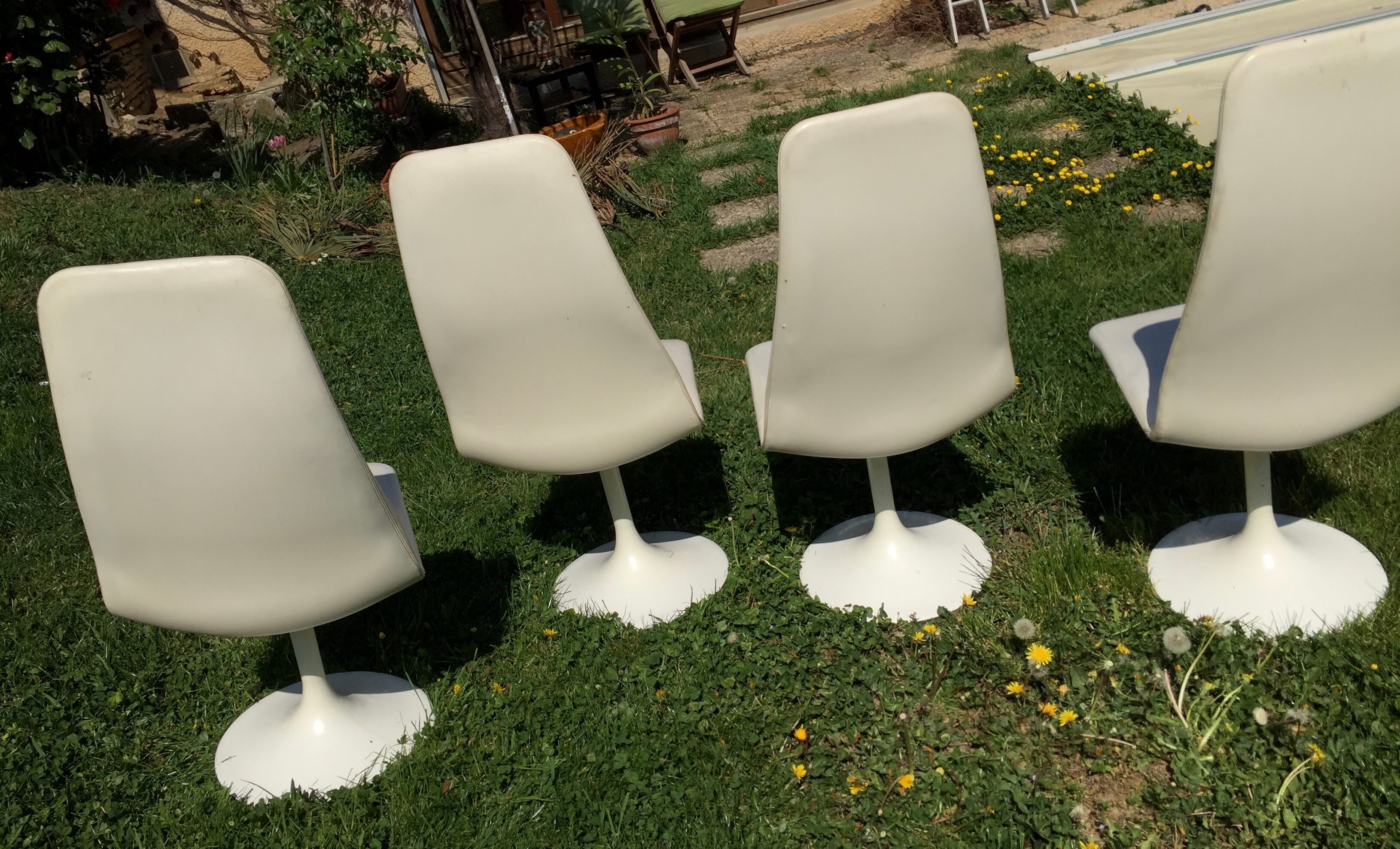 4 vintage tulip foot chairs
