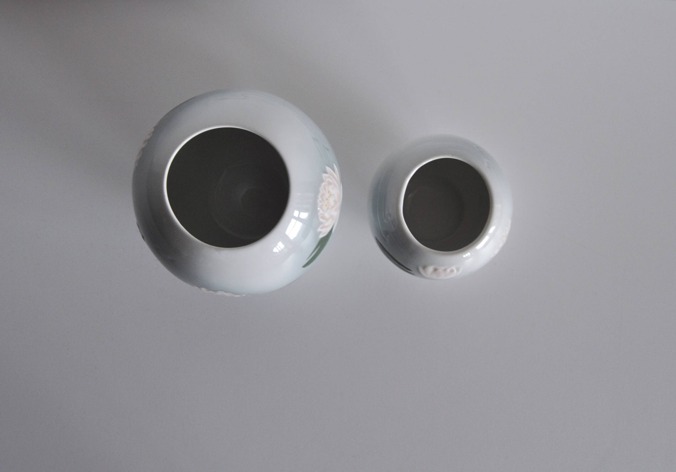 Vases de Bing & Grøndahl de la série Nénuphar, début du 20e siècle.