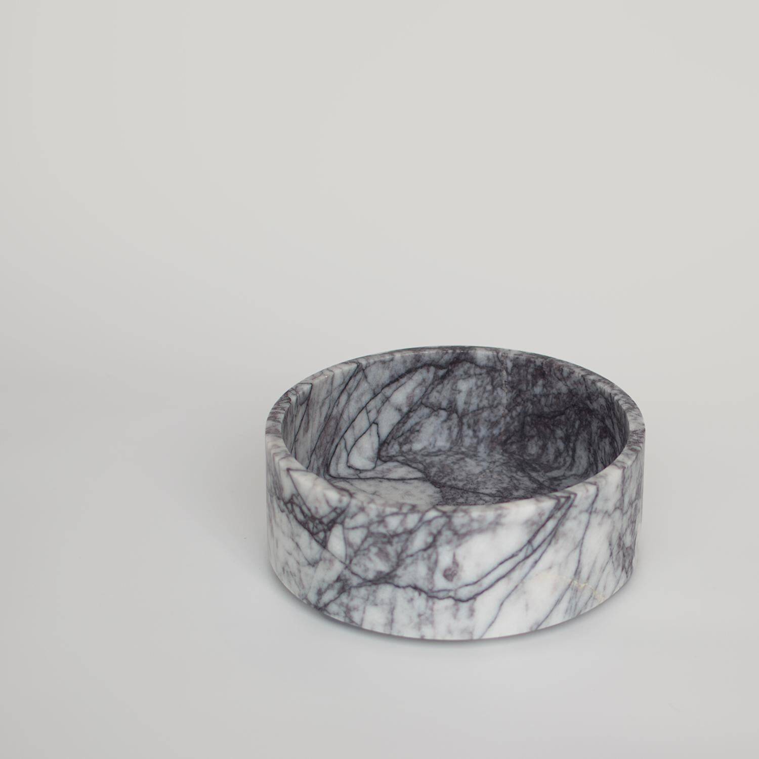 Cylindrical bowl in white/lilac marble