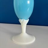 Vase opaline vintage bleu clair