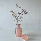Flacon en verre rose