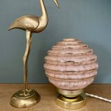 Lampe à poser globe vintage art déco en verre de Clichy rose et or