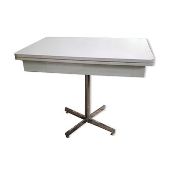 Folding table