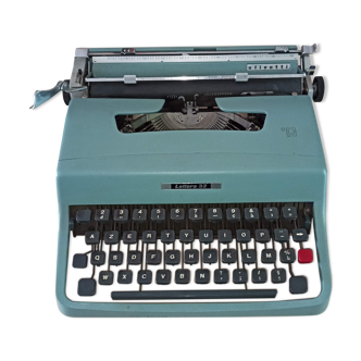 Olivetti Lettera 32 vintage typewriter