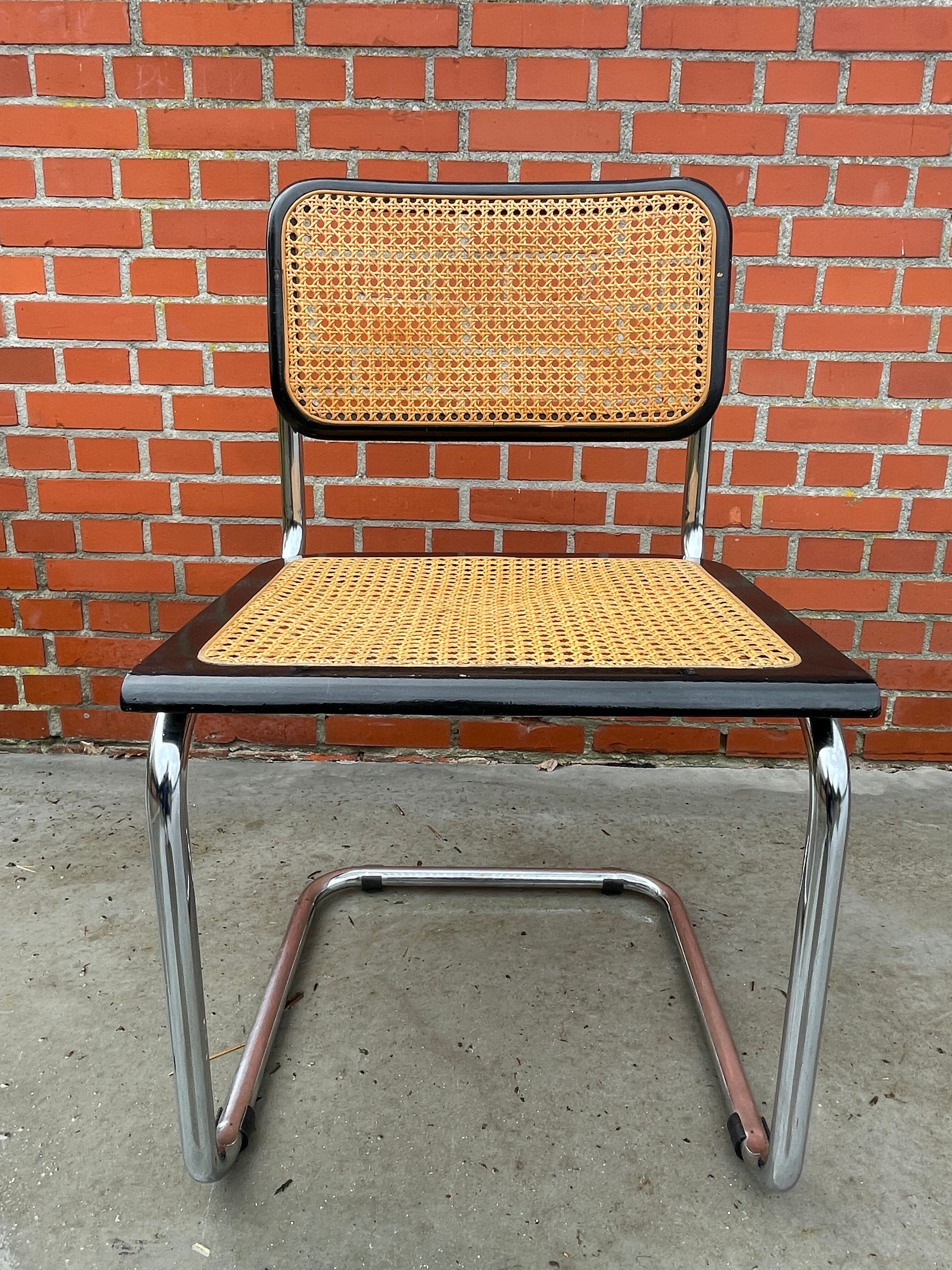 Set of 4 vintage chairs model Cesca B32 in black and chrome